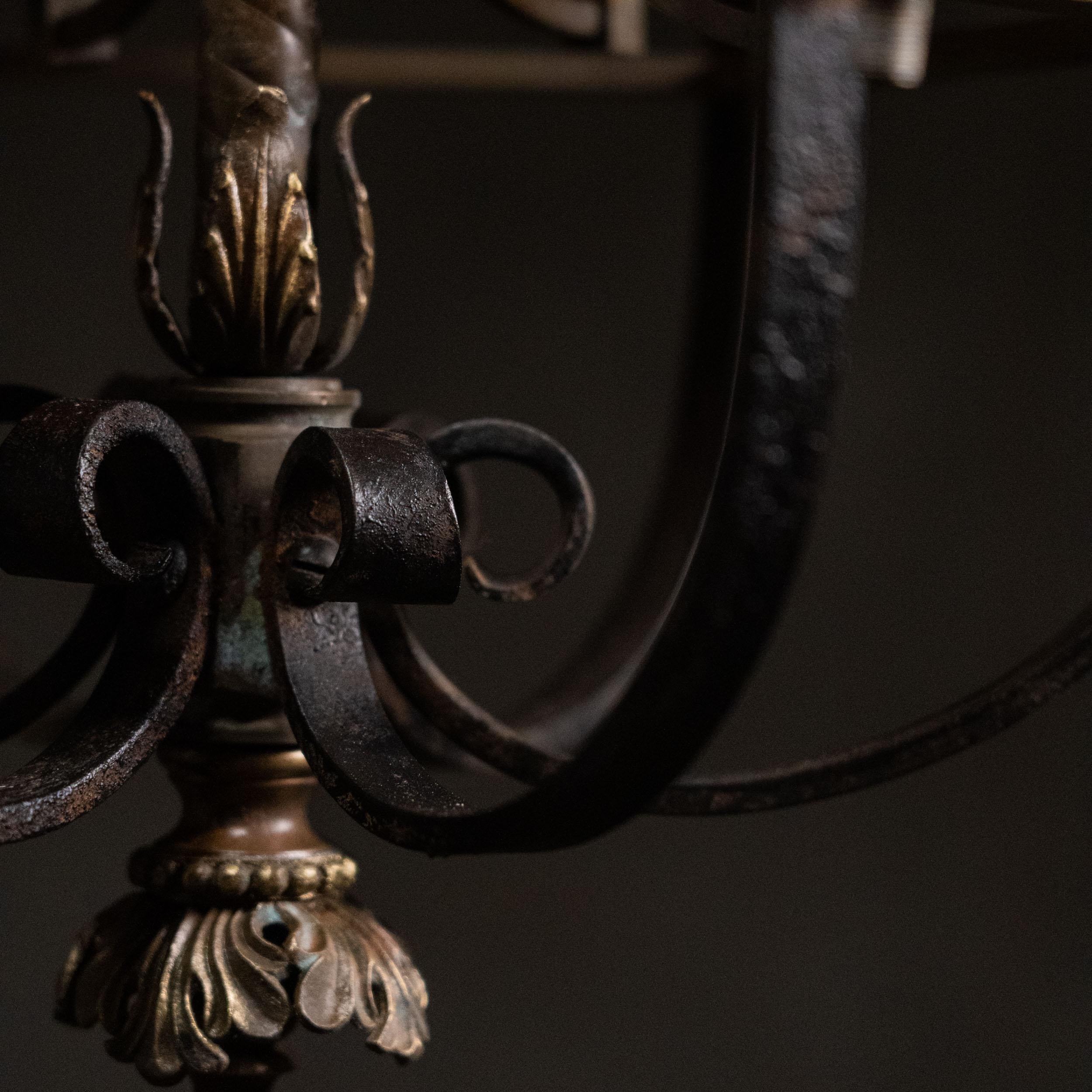 Ensemble de trois lustres gothiques en bronze de 1910 en vente 8