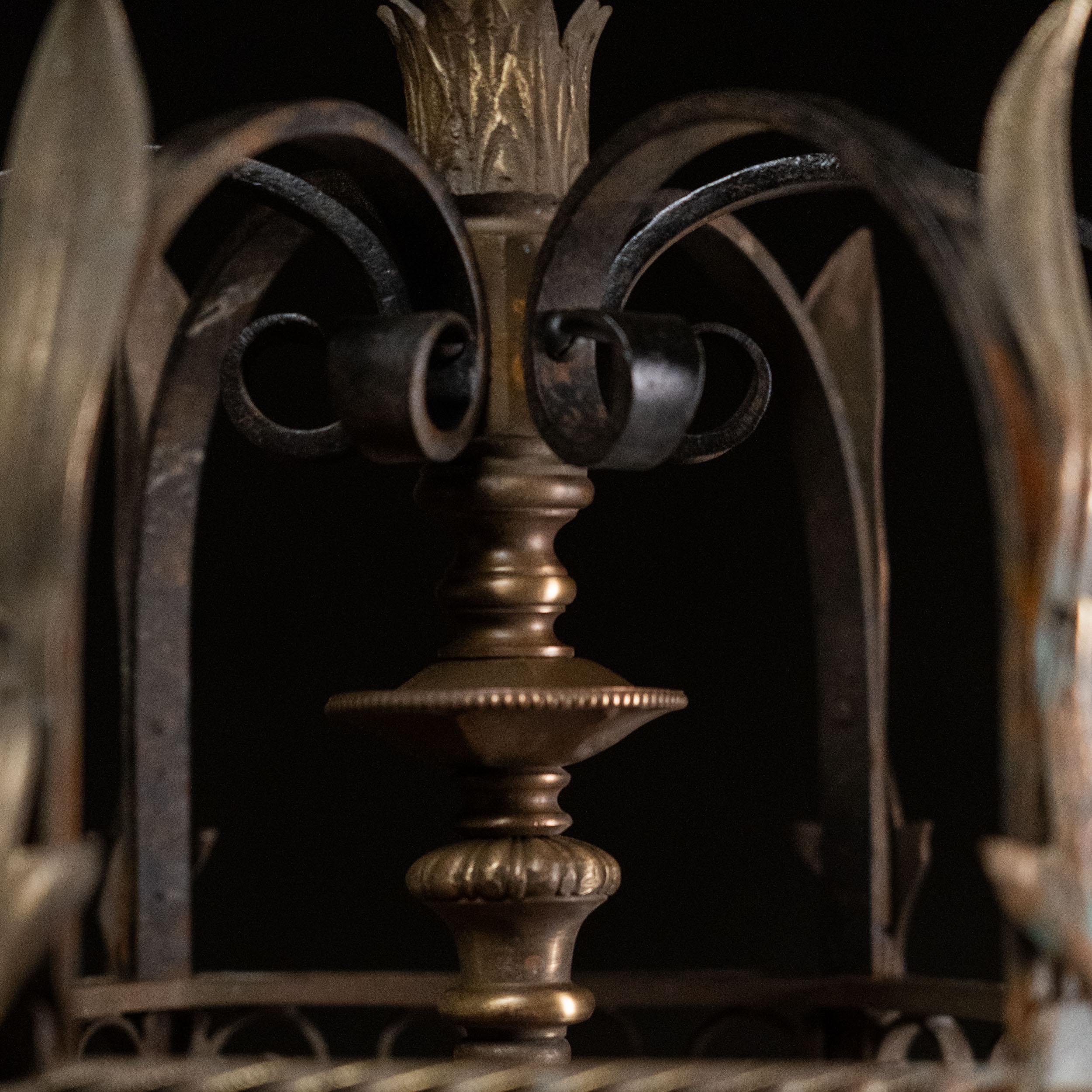 Bronze Ensemble de trois lustres gothiques en bronze de 1910 en vente