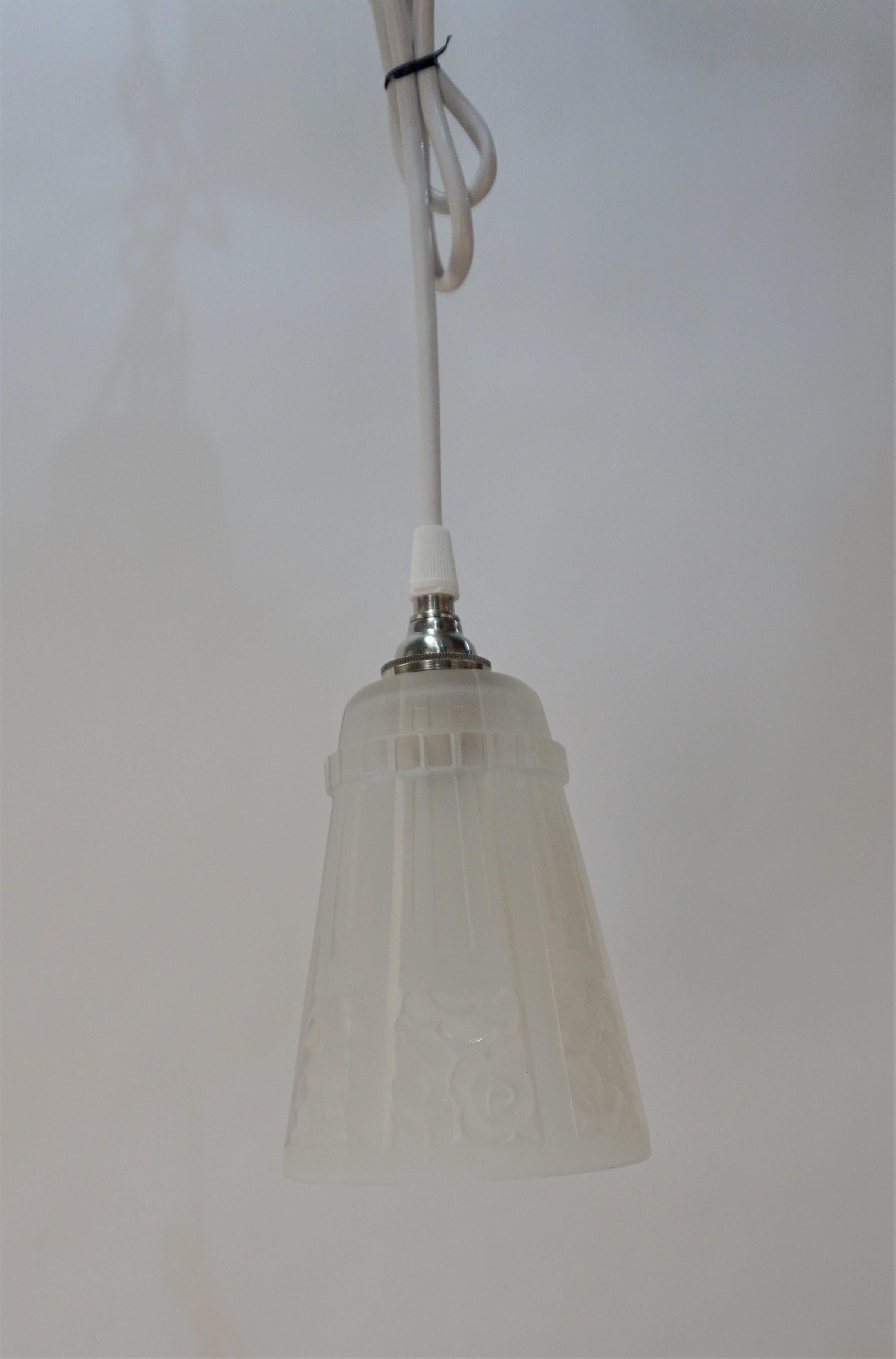 Set of Three 1920s Art Deco Glass Shade Pendant Light #7 In Good Condition For Sale In Fairfax, VA