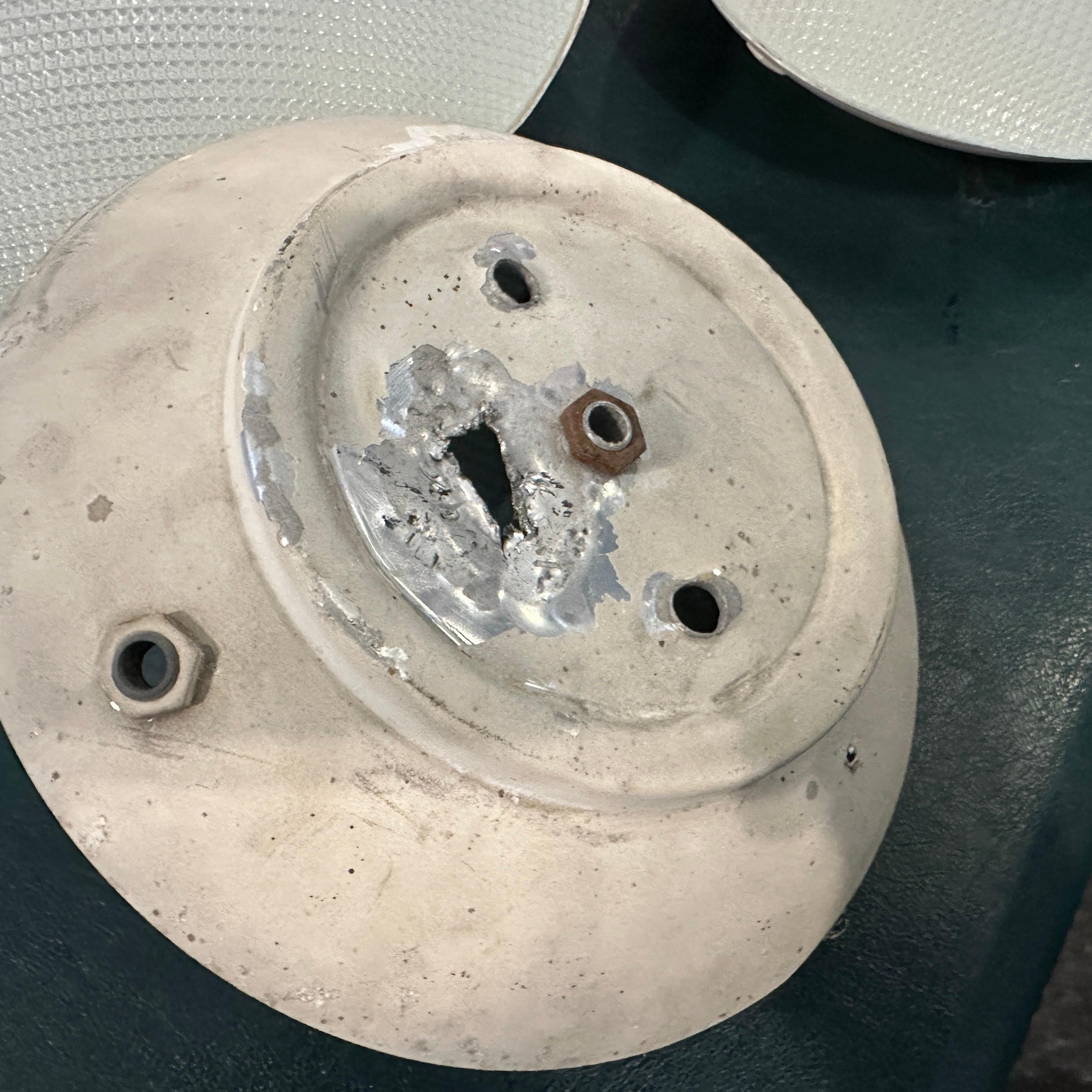 Ottone Set di tre lampade da parete rotonde in ottone e vetro degli anni '50 alla maniera di Stilnovo