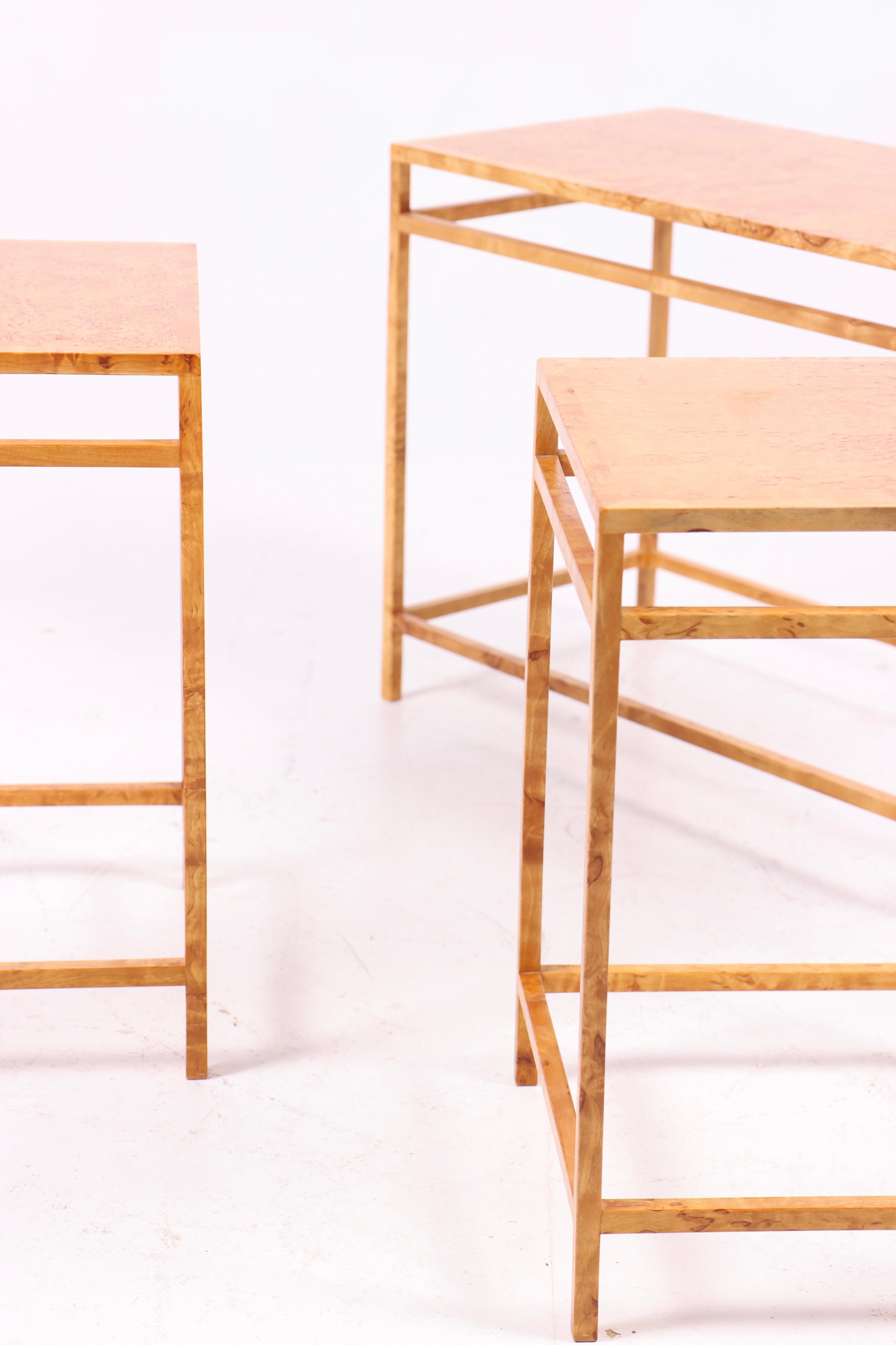 Set of Three 1960s Birdseye Maple Side Tables with Minimalist Mid-Century Modern (Dänisch) im Angebot