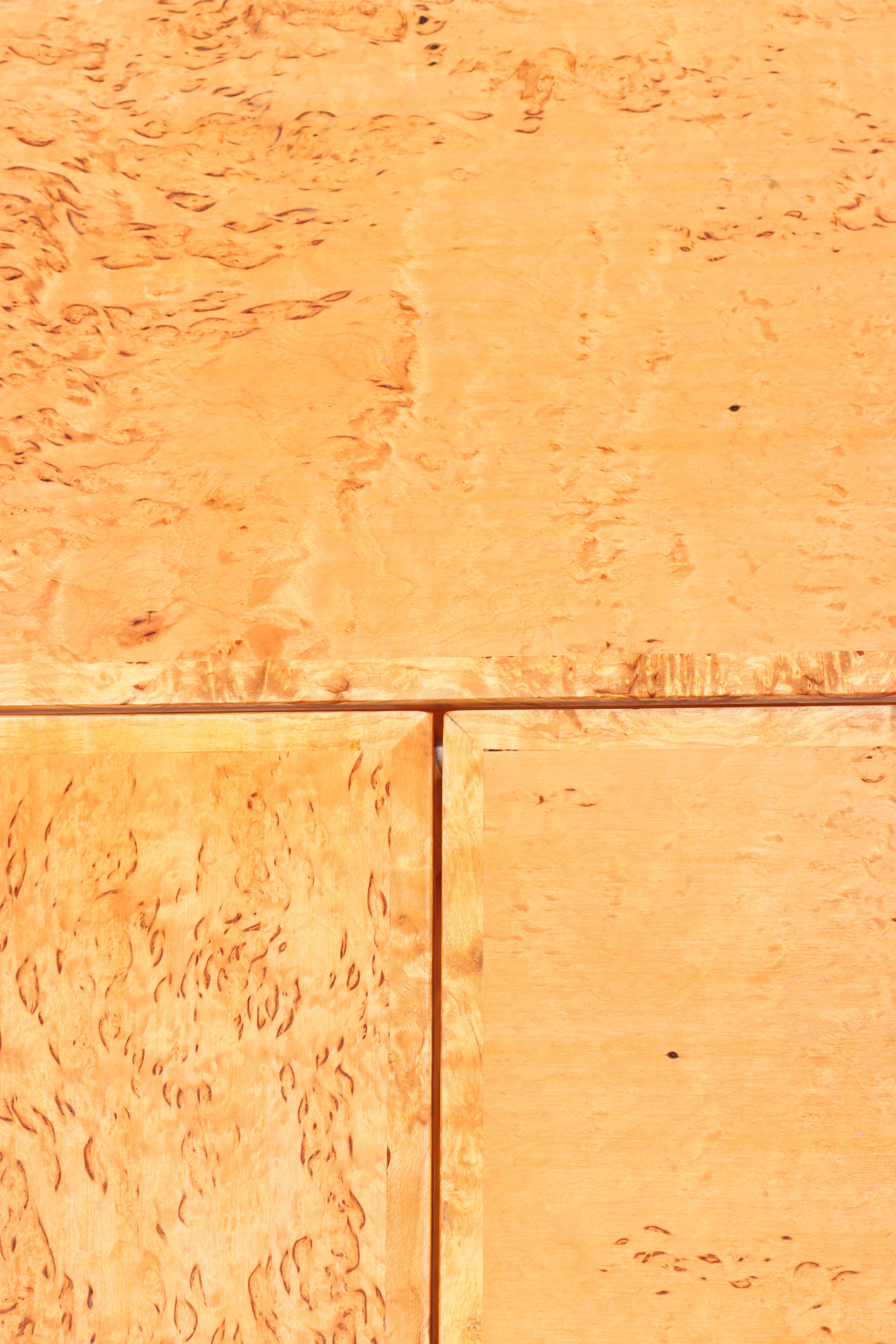 Set of Three 1960s Birdseye Maple Side Tables with Minimalist Mid-Century Modern im Zustand „Gut“ im Angebot in Lejre, DK