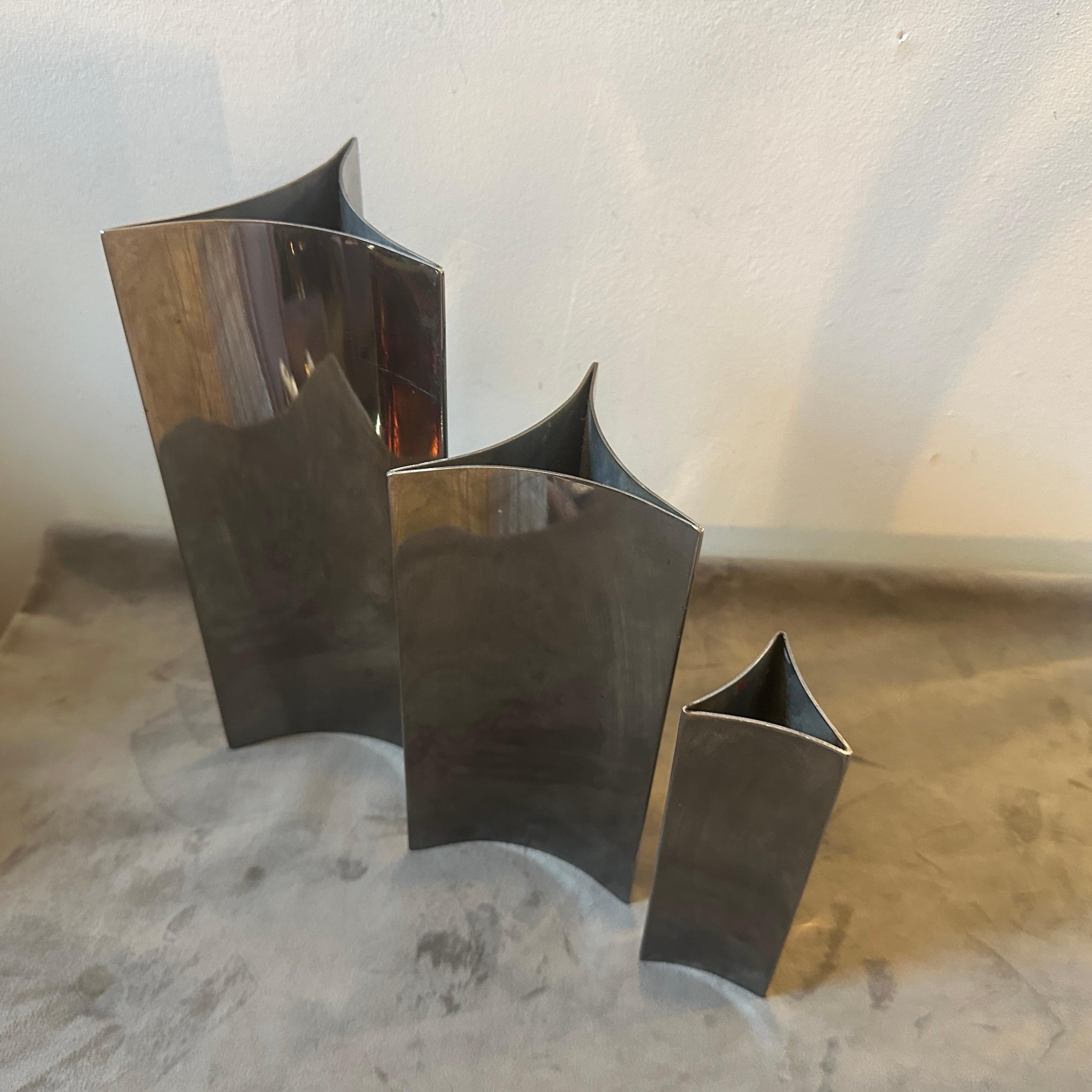 Set of Three 1980s Modern Triangular Italian Vases in the manner of Sabattini For Sale 1
