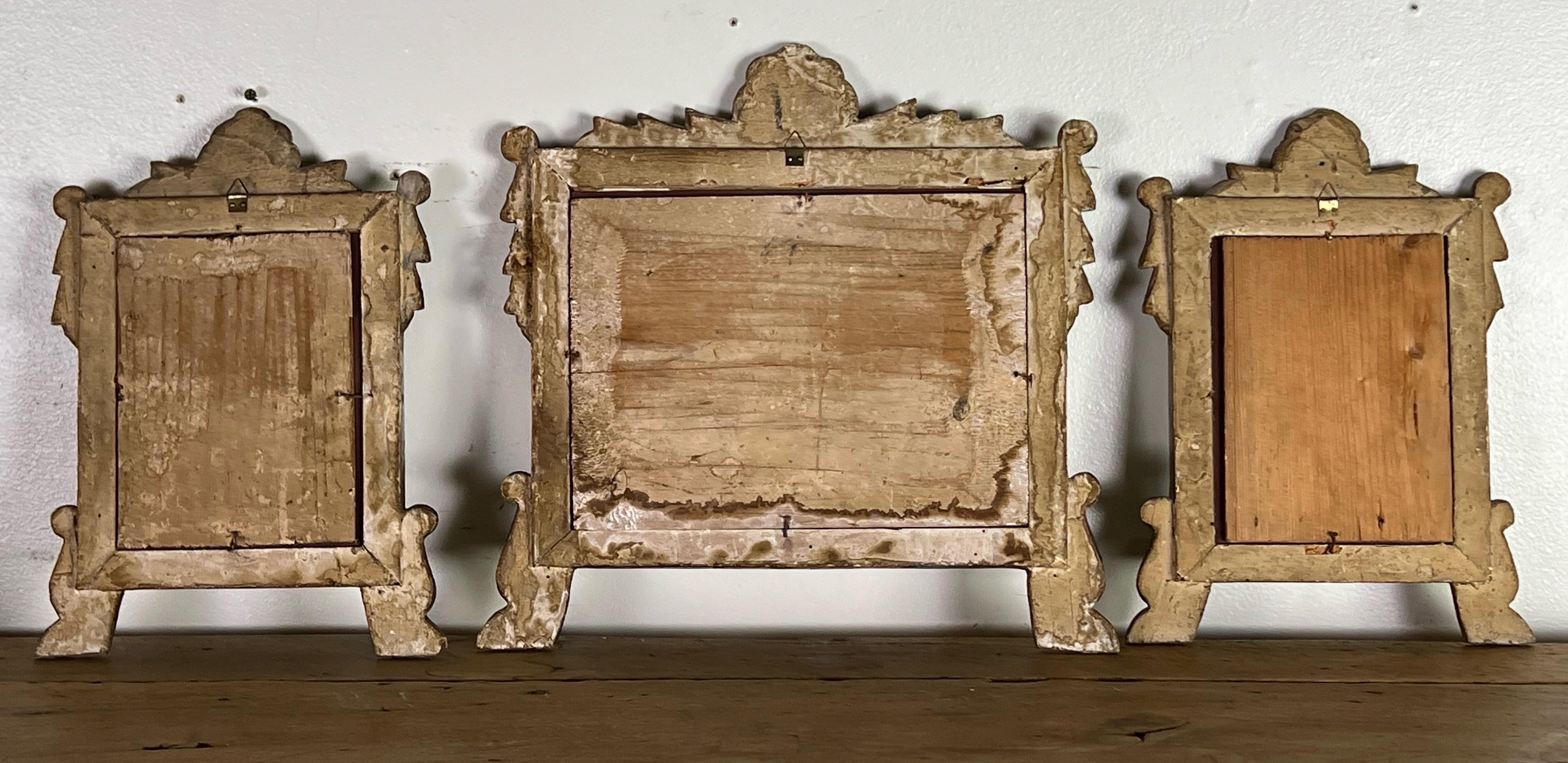 Ensemble de trois miroirs baroques italiens en bois doré du 19e C. en vente 10