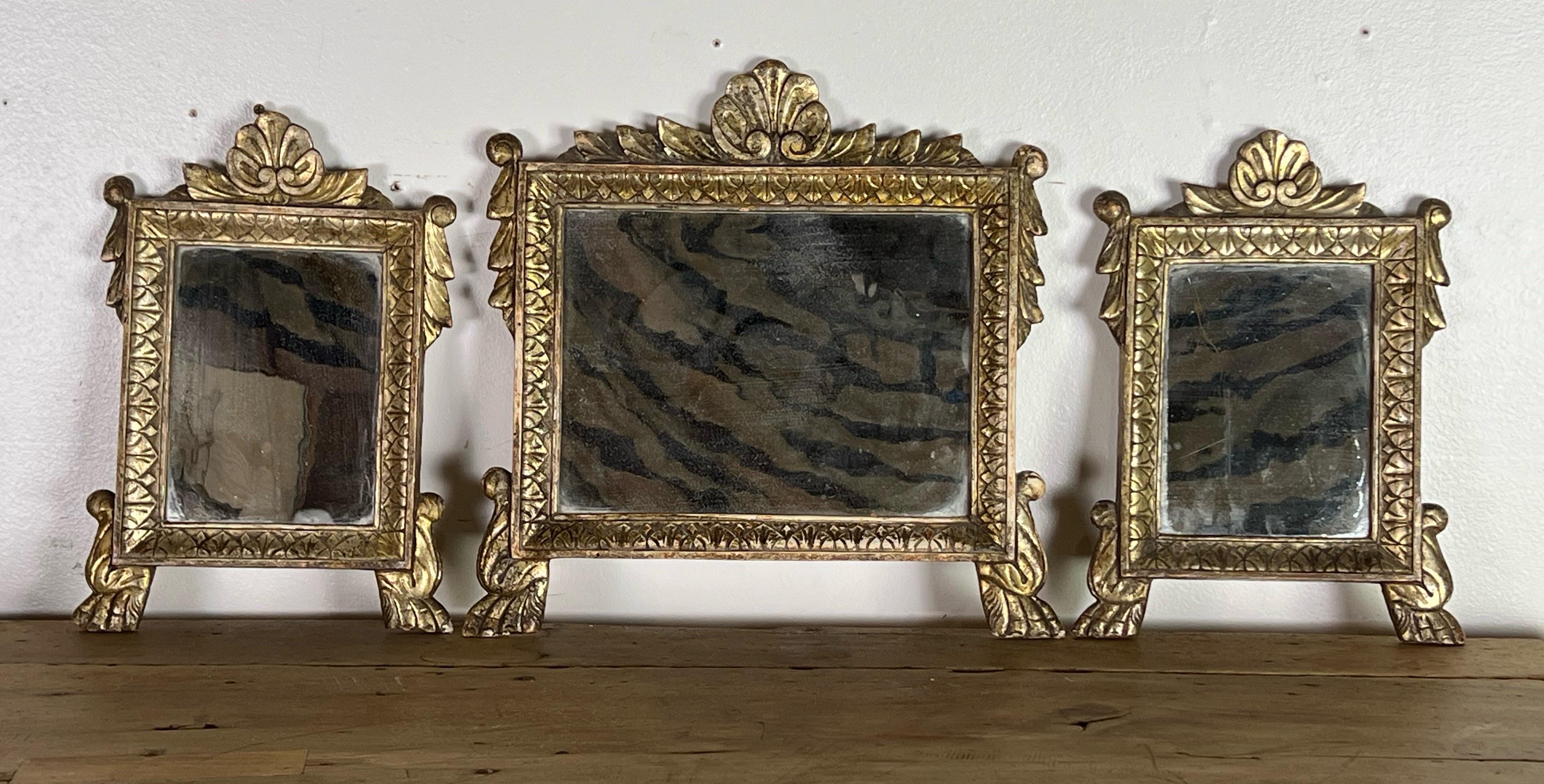 Baroque Ensemble de trois miroirs baroques italiens en bois doré du 19e C. en vente