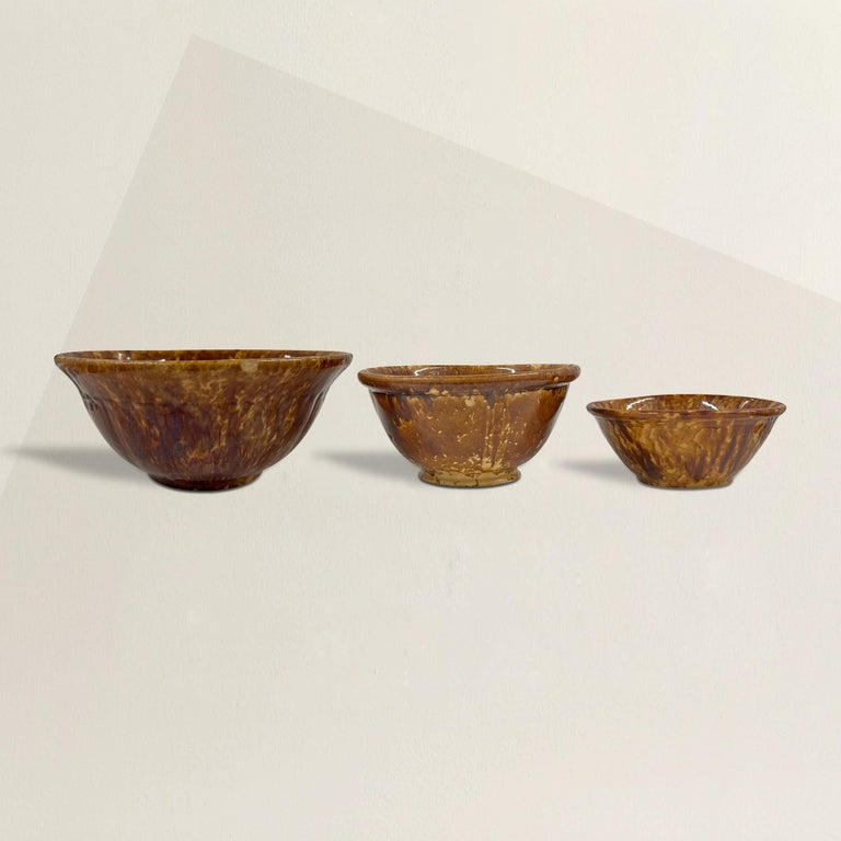 https://a.1stdibscdn.com/set-of-three-19th-century-bennington-rockingham-mixing-bowls-for-sale-picture-2/f_37383/f_290167821654647813374/Set_of_Thre_Benningtonware_Bowls_master.jpg?width=768