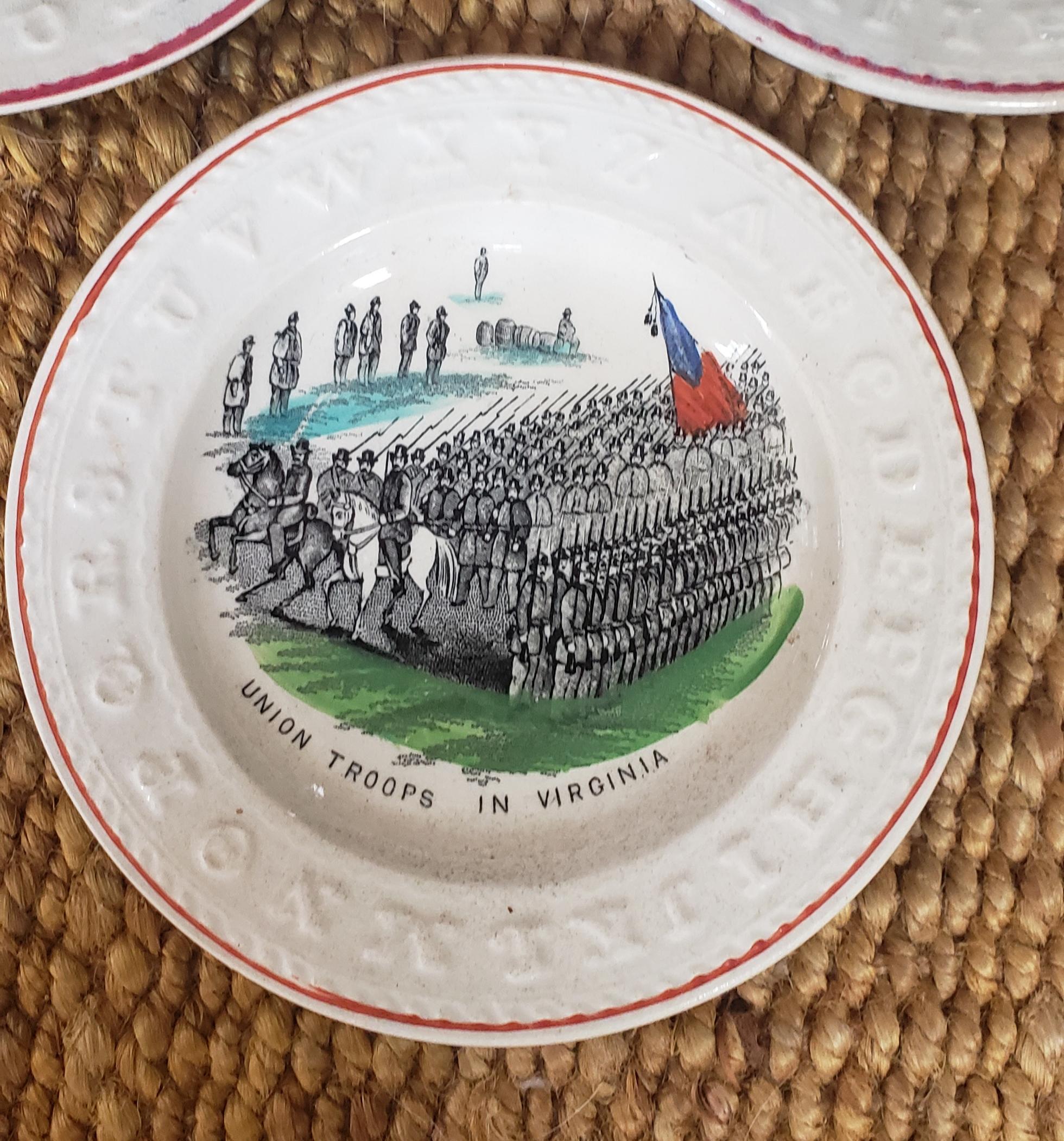 Porcelaine Ensemble de trois assiettes ABC pour enfants du 19ème siècle en vente