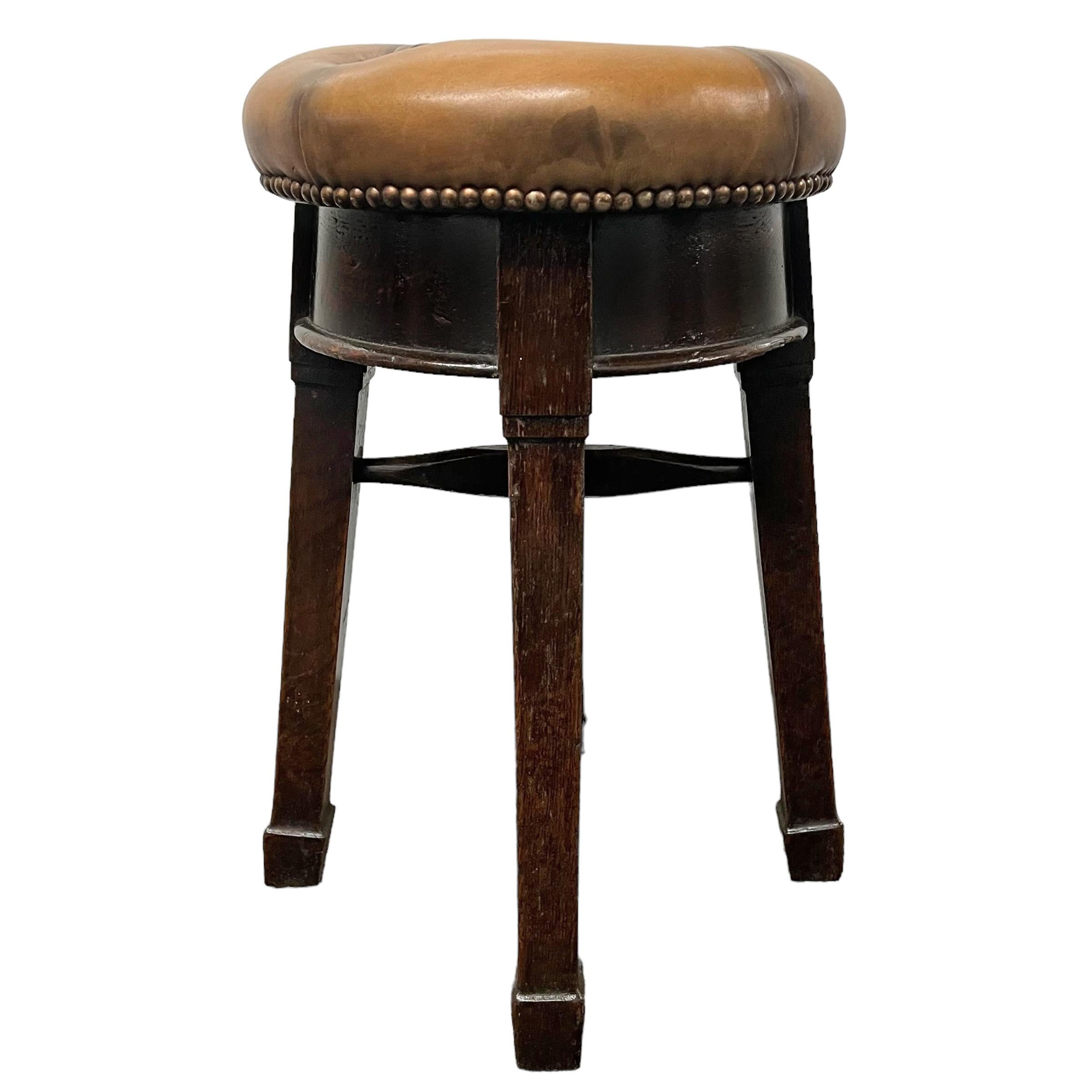 Set of Three 19th Century English Pub Stools In Good Condition For Sale In Chicago, IL