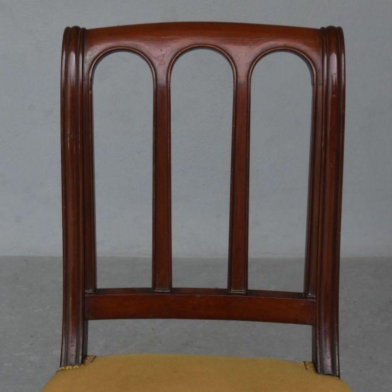 Series of 3 mahogany chairs Restoration XIXth. Stamp of Jeanselme Dimension 87 cm in height for a width of 46 cm and 46 cm in depth. re-gluing to be expected on one of the 3 chairs

Additional Information
Style: French Restoration
Material: