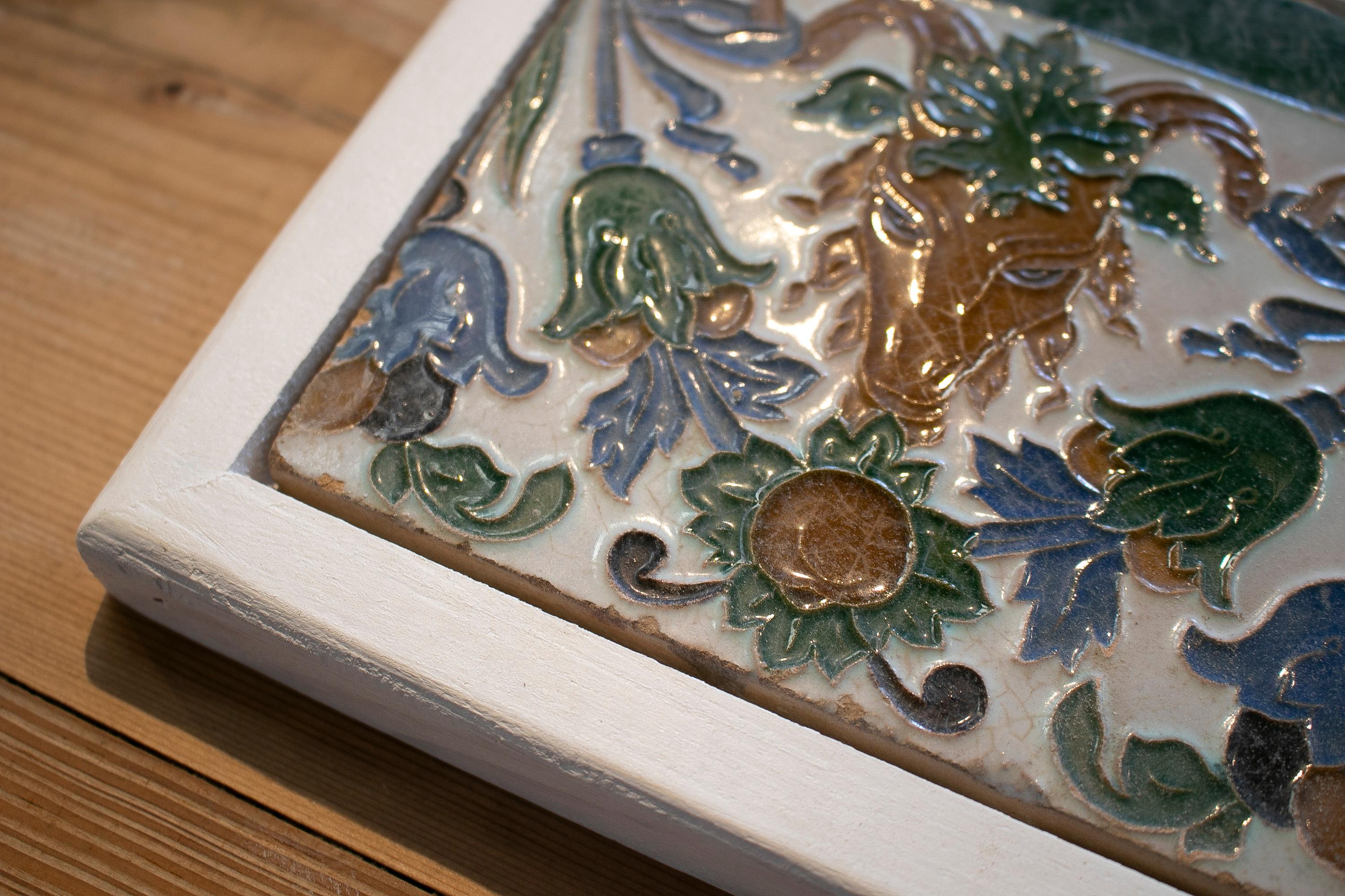 Céramique Ensemble de trois carreaux de céramique émaillée peints à la main au 19ème siècle à motifs espagnols en vente