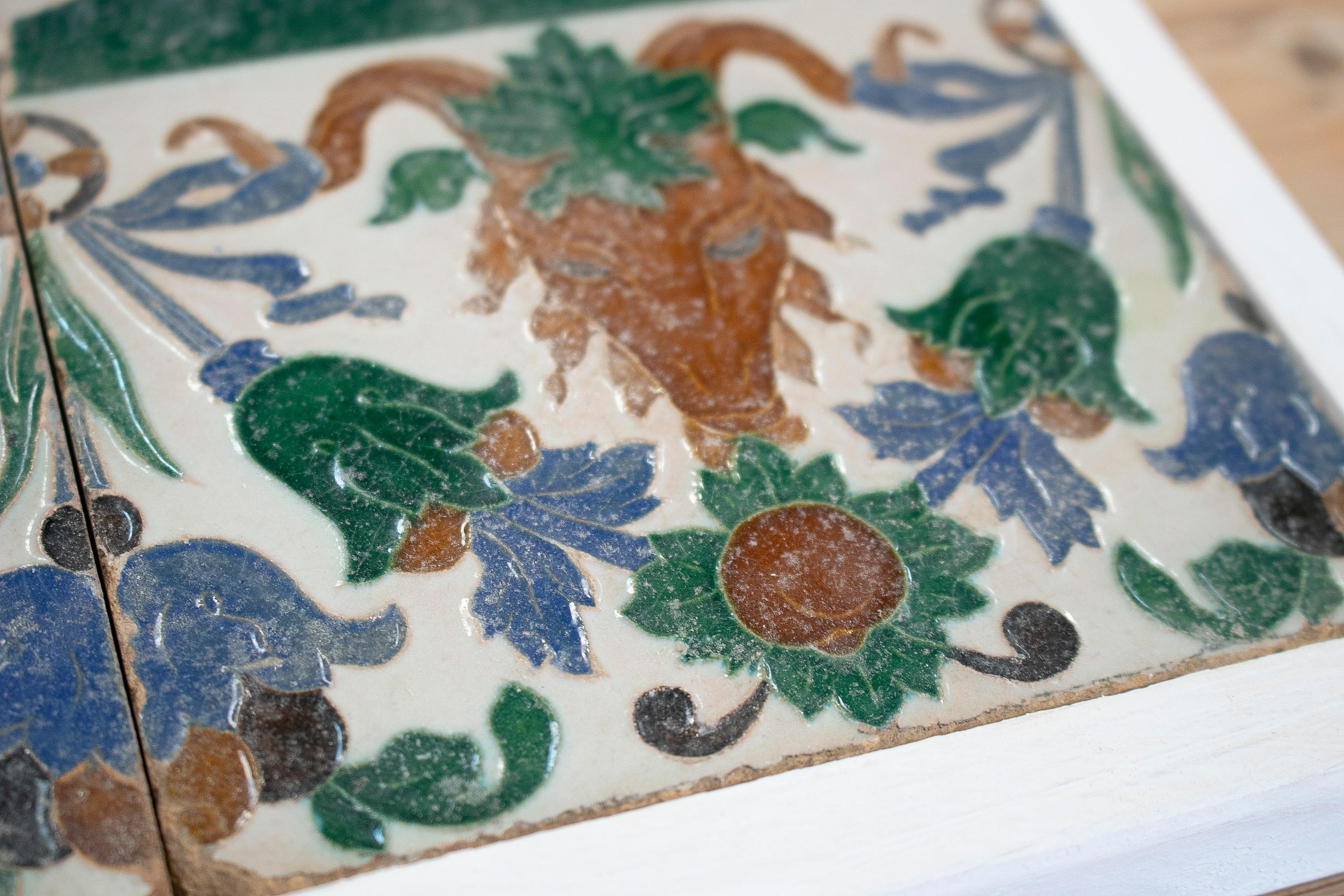 Set von drei spanischen, handbemalten, glasierten, gemusterten Keramikfliesen, 19. Jahrhundert im Angebot 4