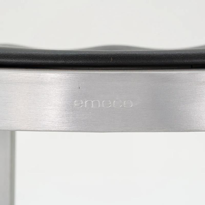 Juego de tres taburetes de bar Emeco Navy 2018 con cojines de asiento en aluminio cepillado en venta 5