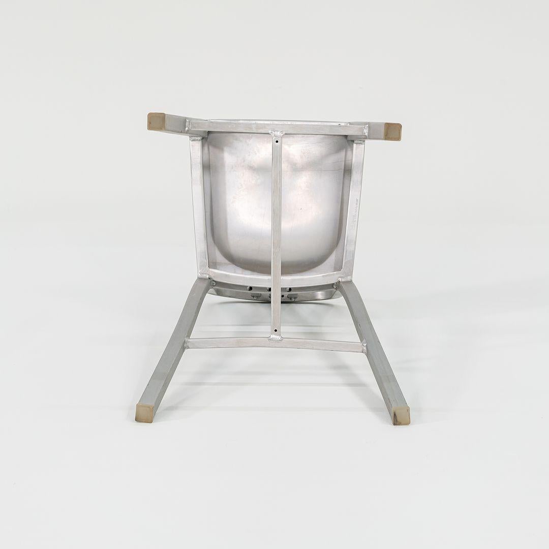Juego de tres taburetes de bar Emeco Navy 2018 con cojines de asiento en aluminio cepillado en Bueno estado para la venta en Philadelphia, PA