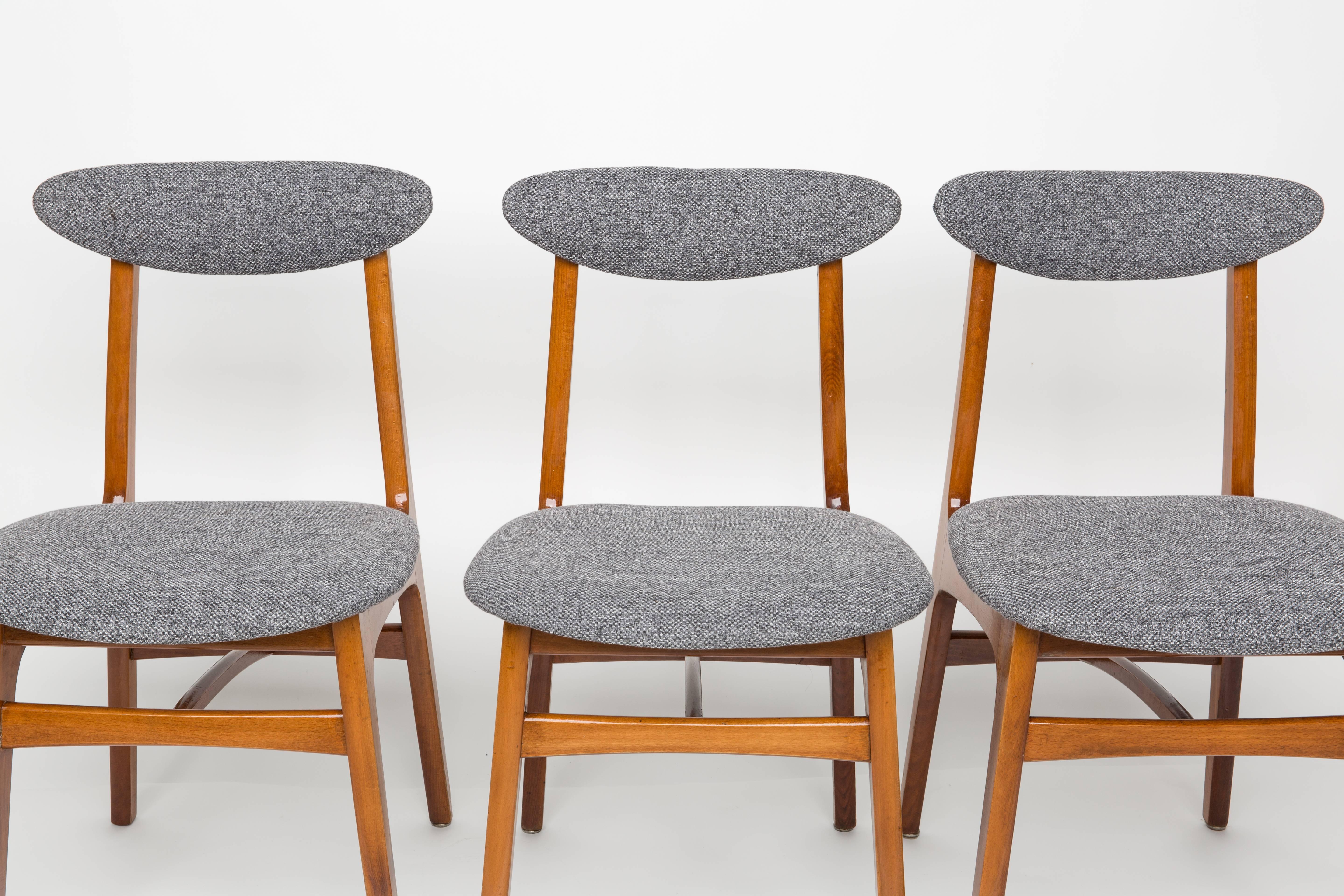 Chairs designed by prof. Rajmund Halas. They have been made of beech wood. They have undergone a complete upholstery renovation, the woodwork has been refreshed. Seats and backs were dressed in a gray, durable and pleasant to the touch fabric. They