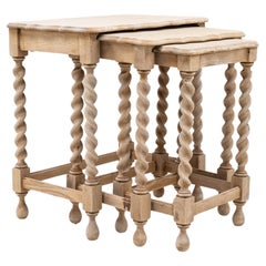 Set di tre tavolini da salotto in Oak francese del XX secolo con gambe a torsione d'orzo