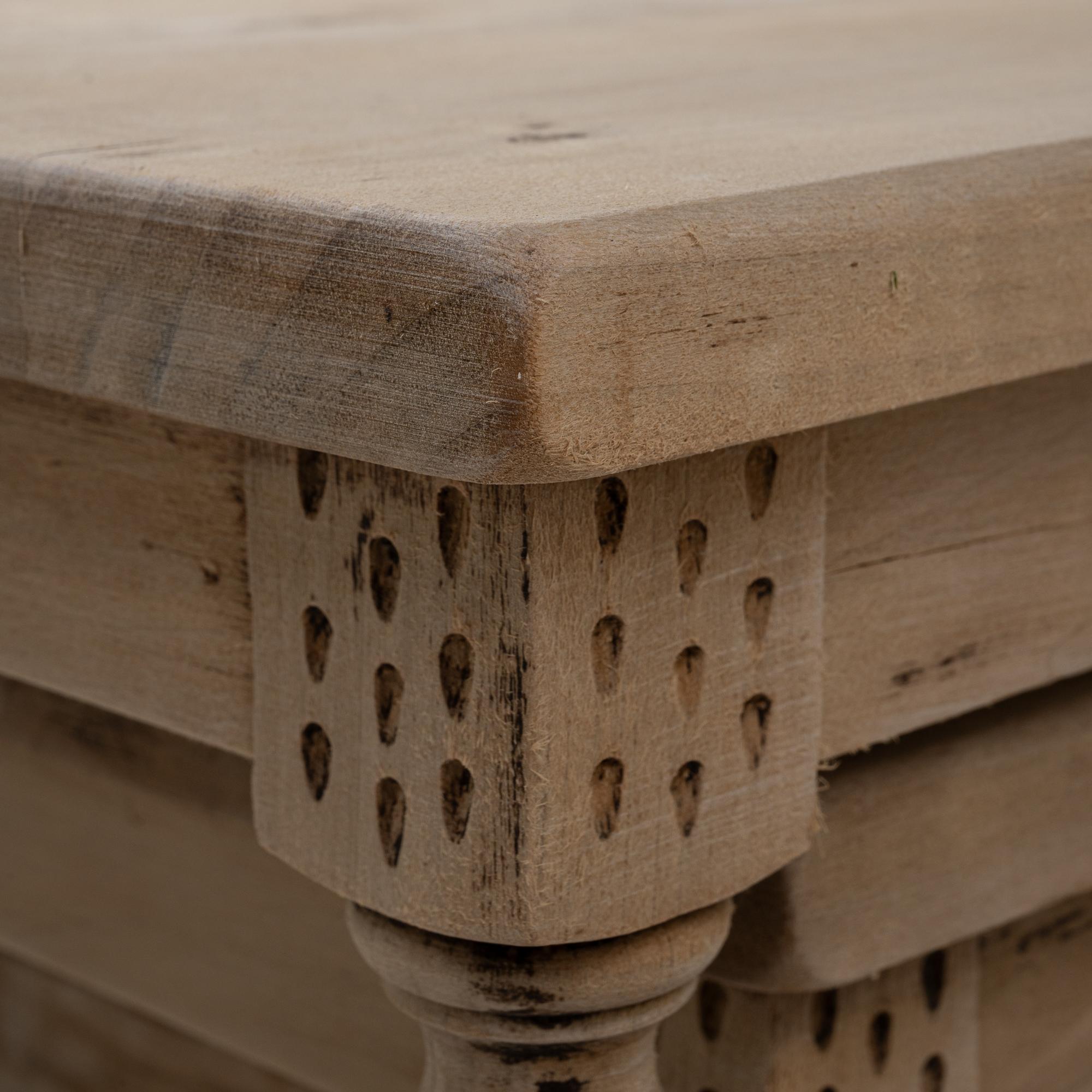 Ensemble de trois tables gigognes en bois français du 20e siècle en vente 4