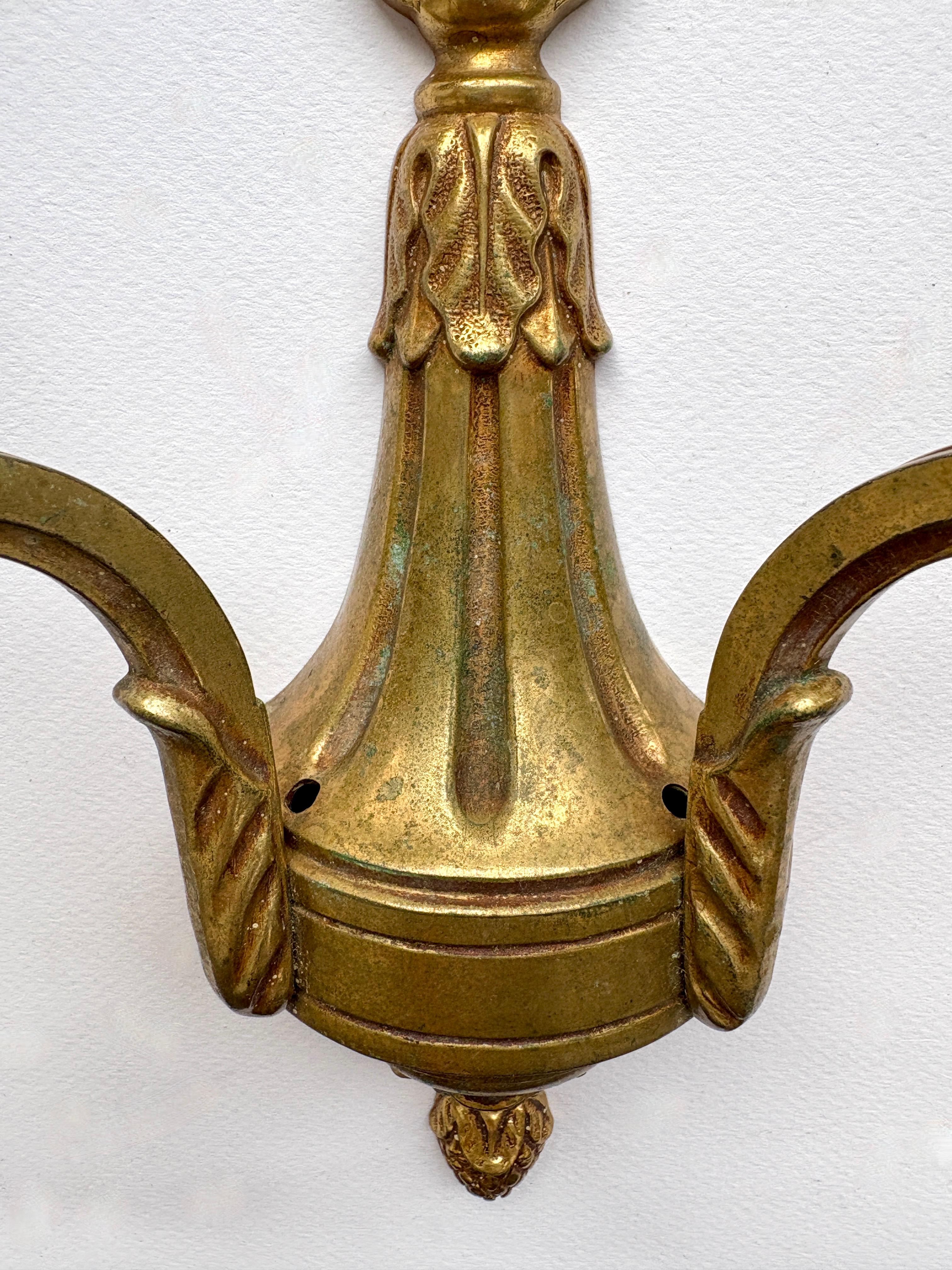 Set of Three 20th Century NeoClassical Wall Sconces in Gilded Bronze For Sale 1