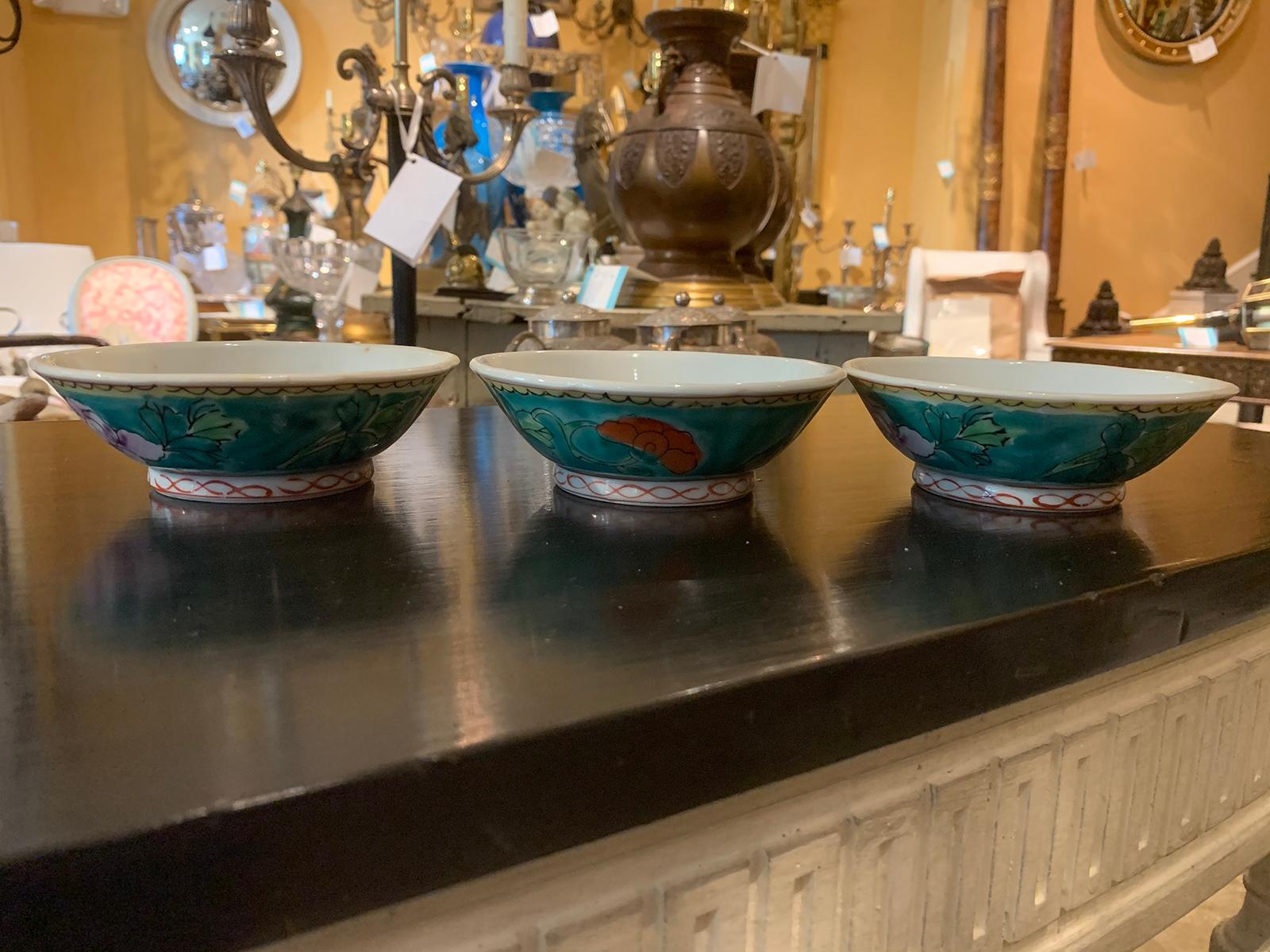 Set of Three 20th Century Oriental Porcelain Bowls, Unmarked For Sale 1