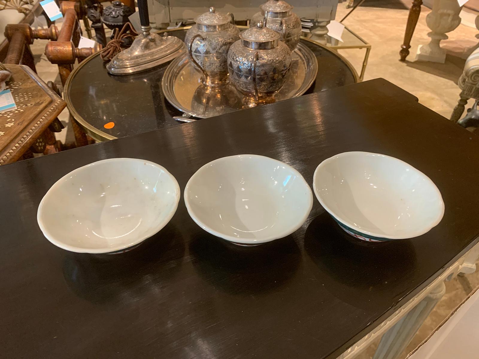 Set of Three 20th Century Oriental Porcelain Bowls, Unmarked For Sale 2