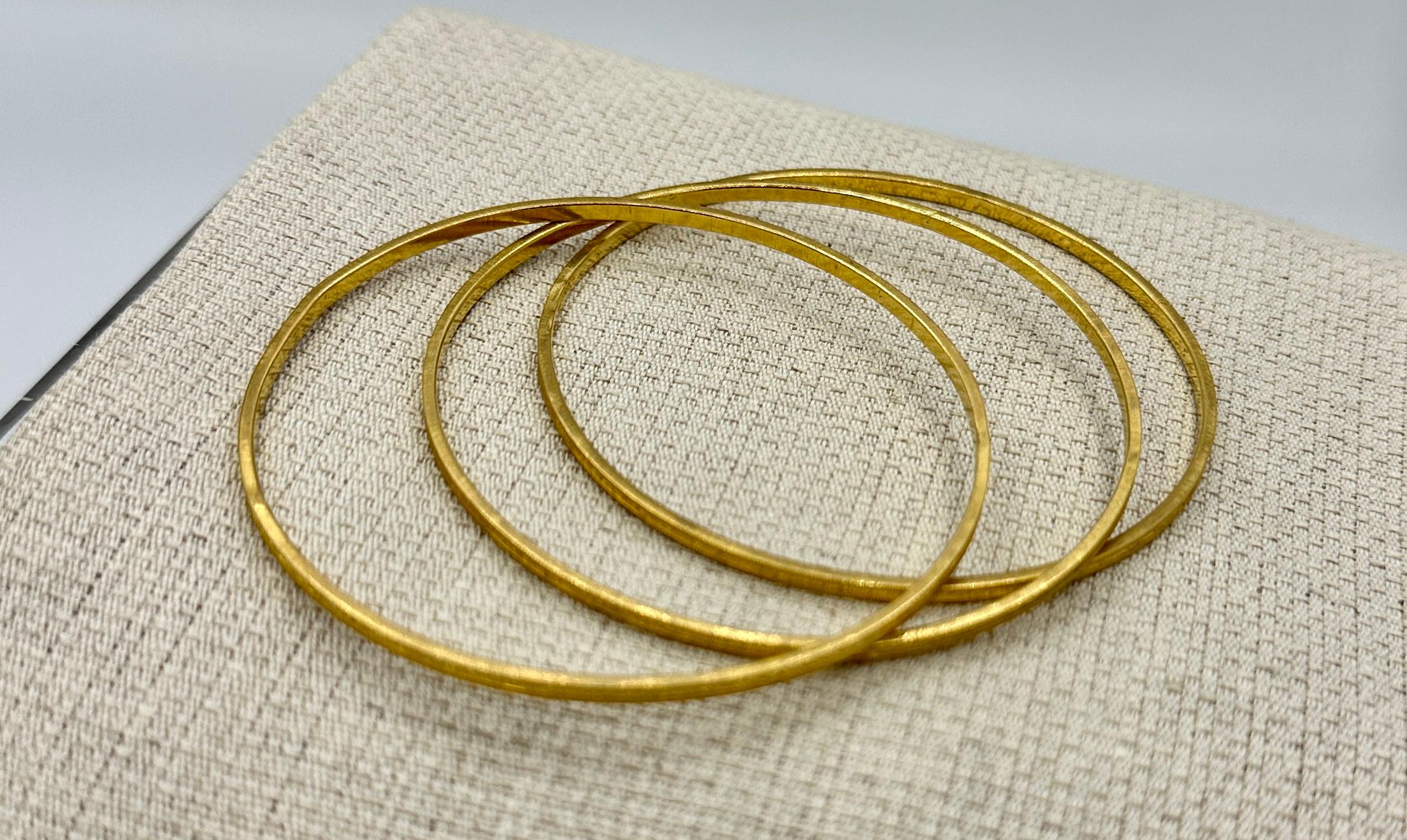 Women's or Men's Set Of Three 22 Karat Gold Bangle Stacking Bracelets 26.6 Grams Yellow Gold For Sale