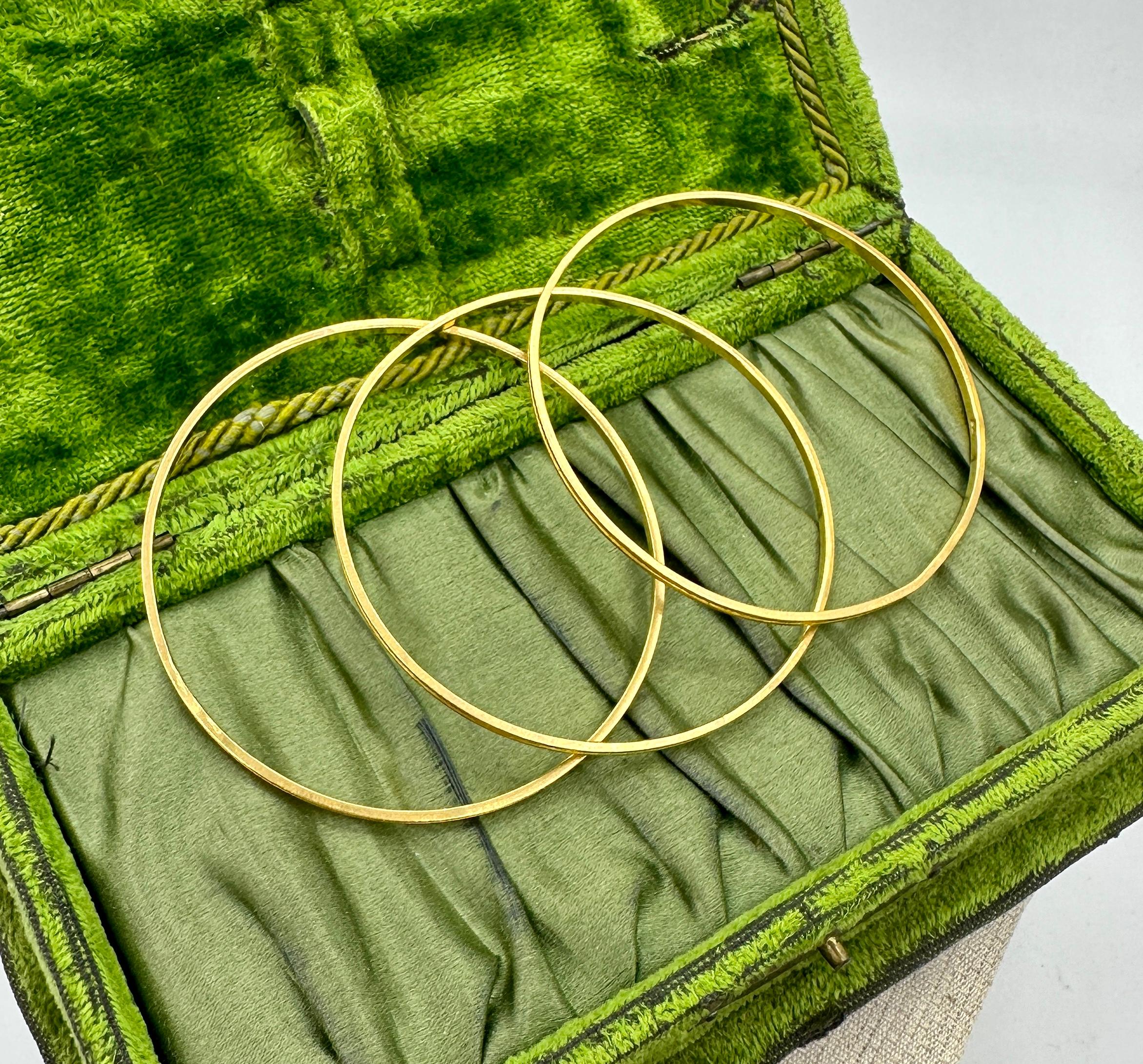 Set Of Three 22 Karat Gold Bangle Stacking Bracelets 26.6 Grams Yellow Gold For Sale 1