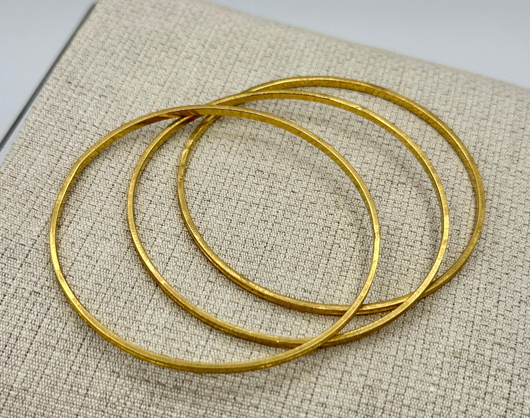 Set Of Three 22 Karat Gold Bangle Stacking Bracelets 26.6 Grams Yellow Gold For Sale 3
