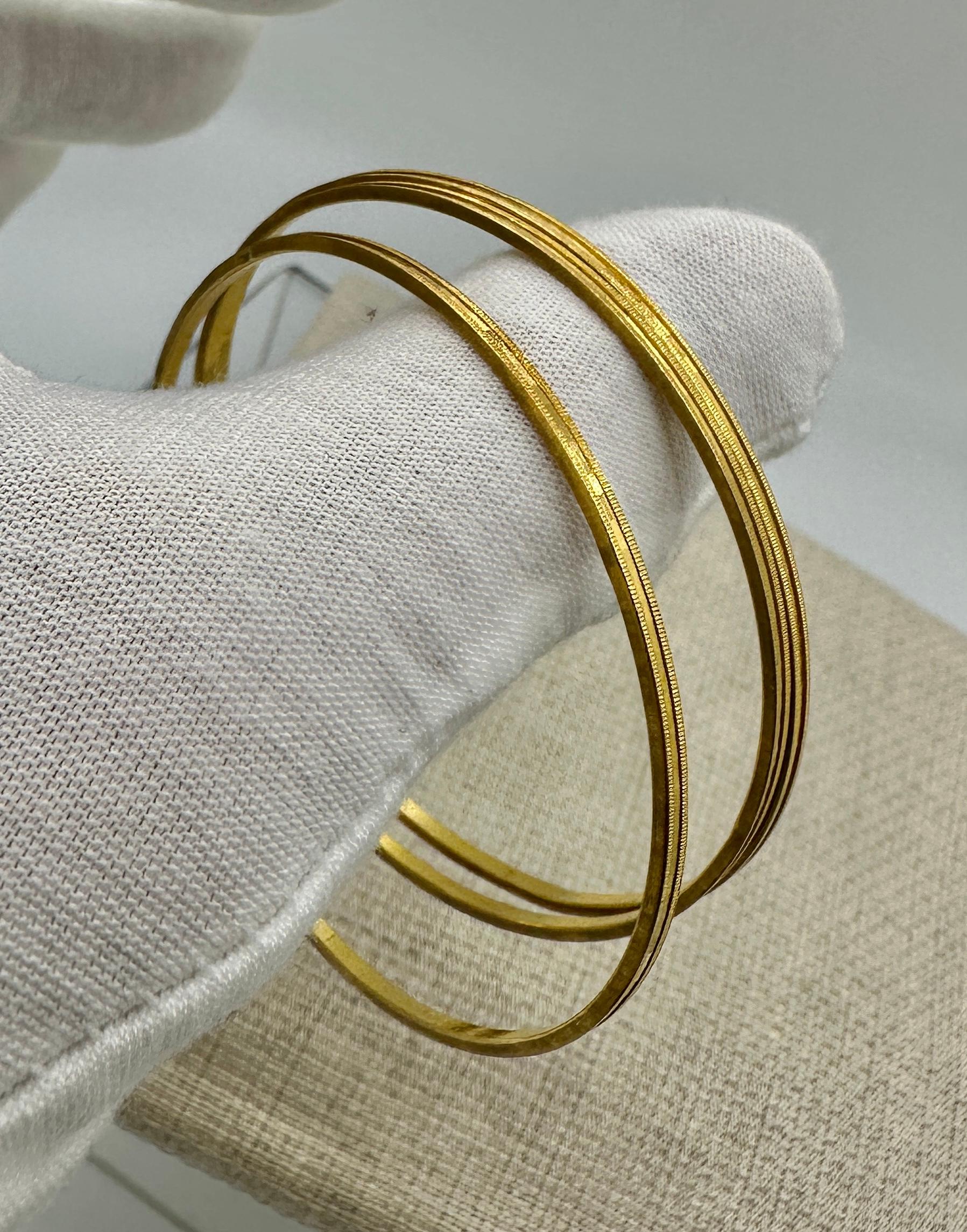 Set Of Three 22 Karat Gold Bangle Stacking Bracelets 26.6 Grams Yellow Gold For Sale 4