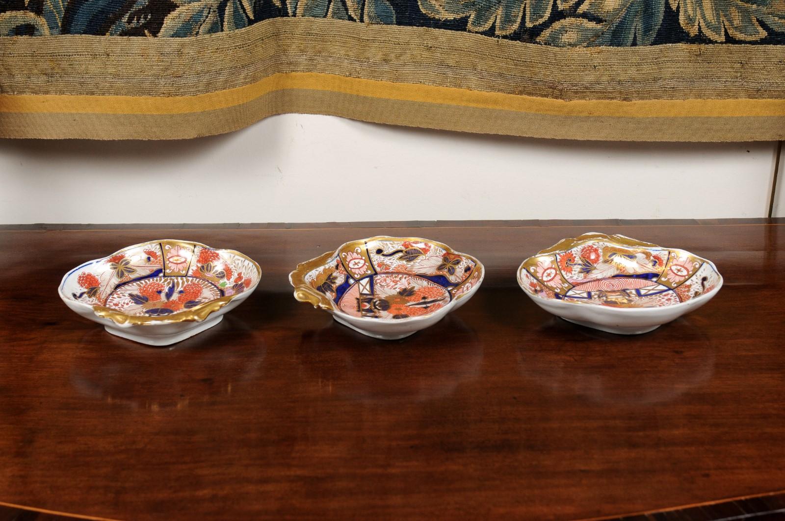 Ensemble de trois (3) assiettes à coquille en porcelaine Coalport Porcelain dans le motif Lord Nelson en vente 4