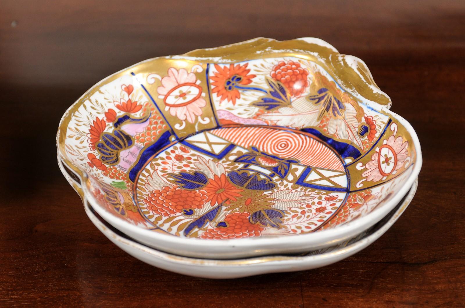 Juego de tres (3) platos de concha de porcelana Coalport Porcelain en diseño 