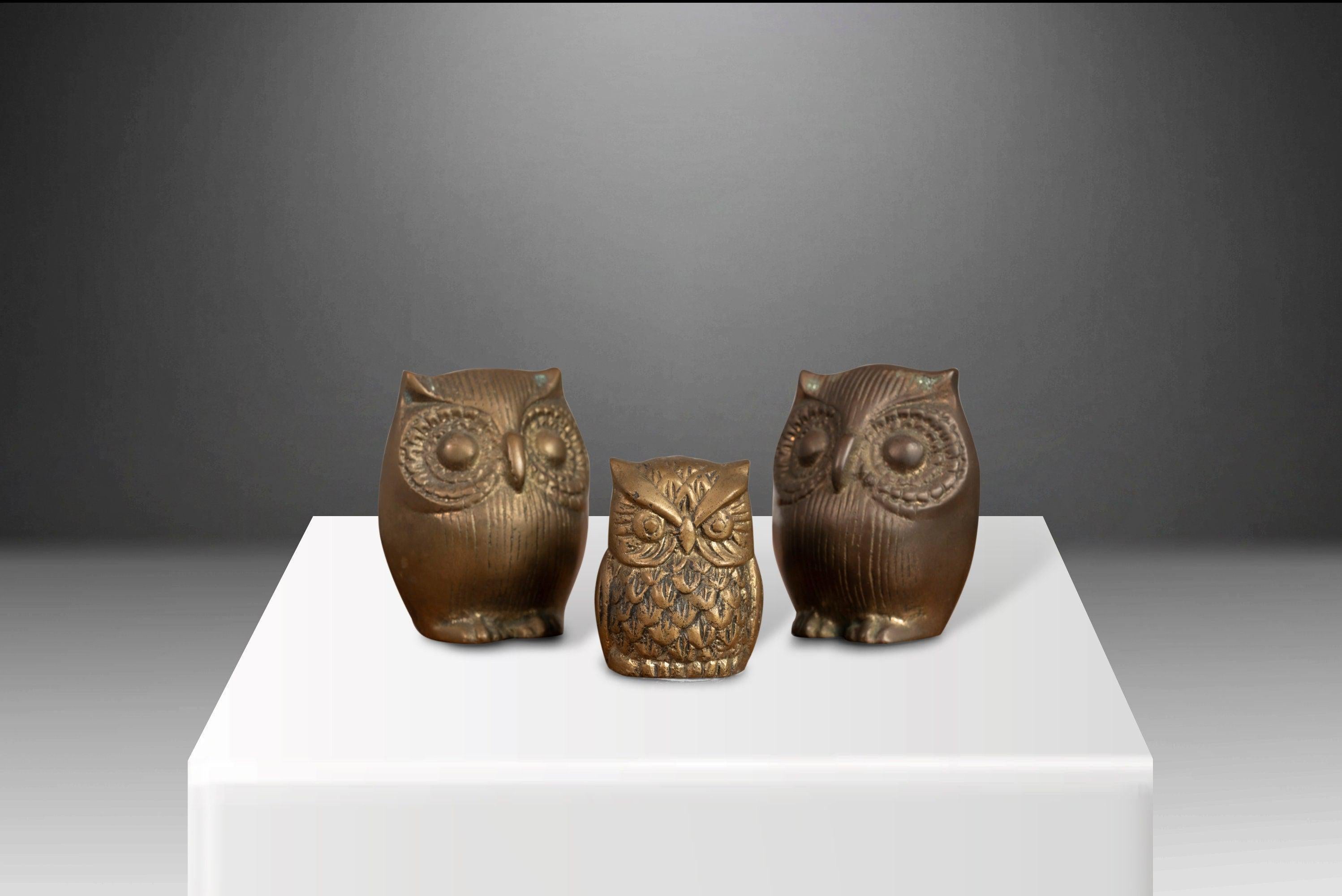 Adorable and functional this set of brass owl paperweights is the perfect accent for your office or home collection.
