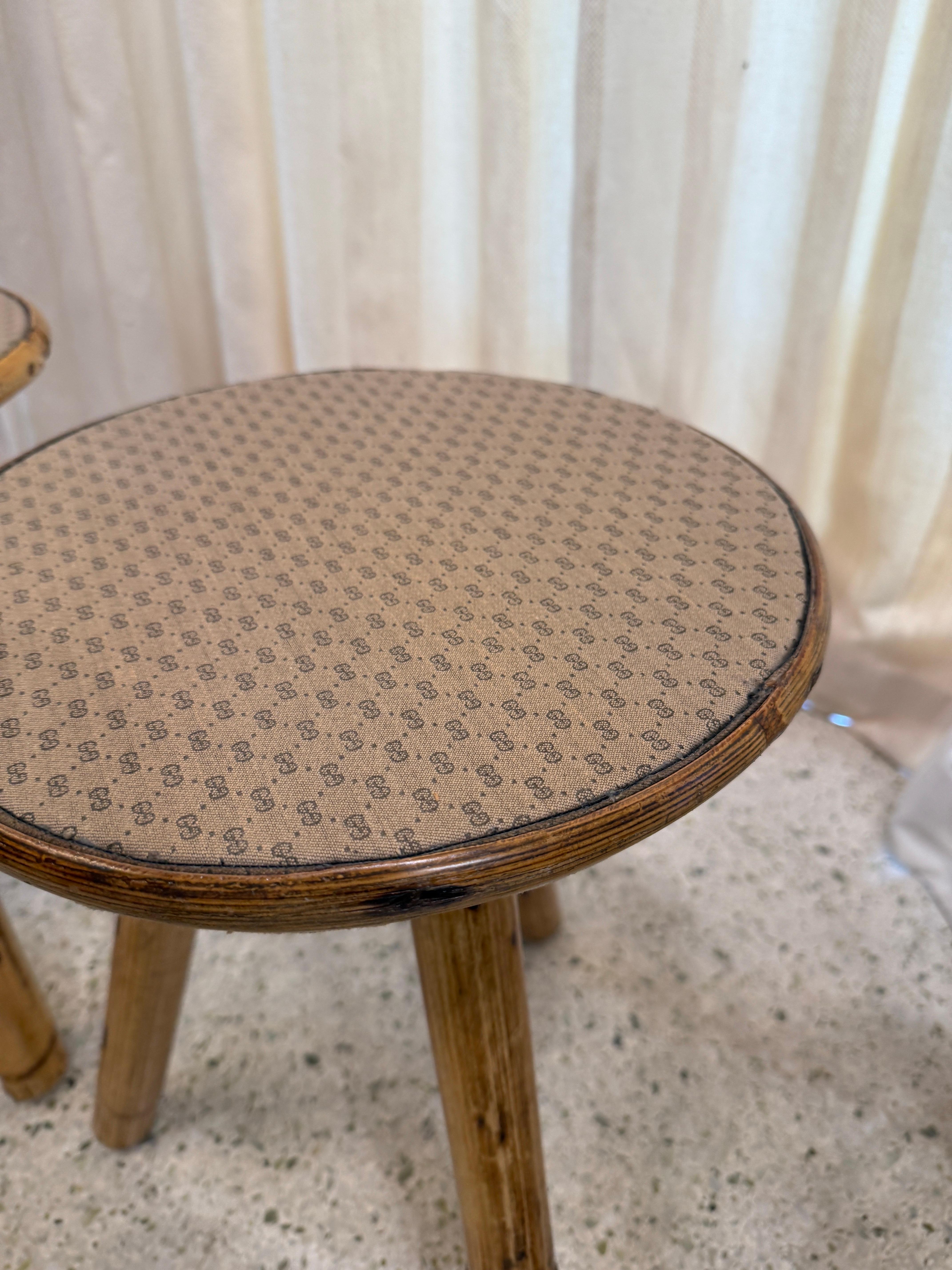 Set von drei (3) Vintage-Beistelltischen aus Bambus im französischen Riviera-Stil (Französisch) im Angebot