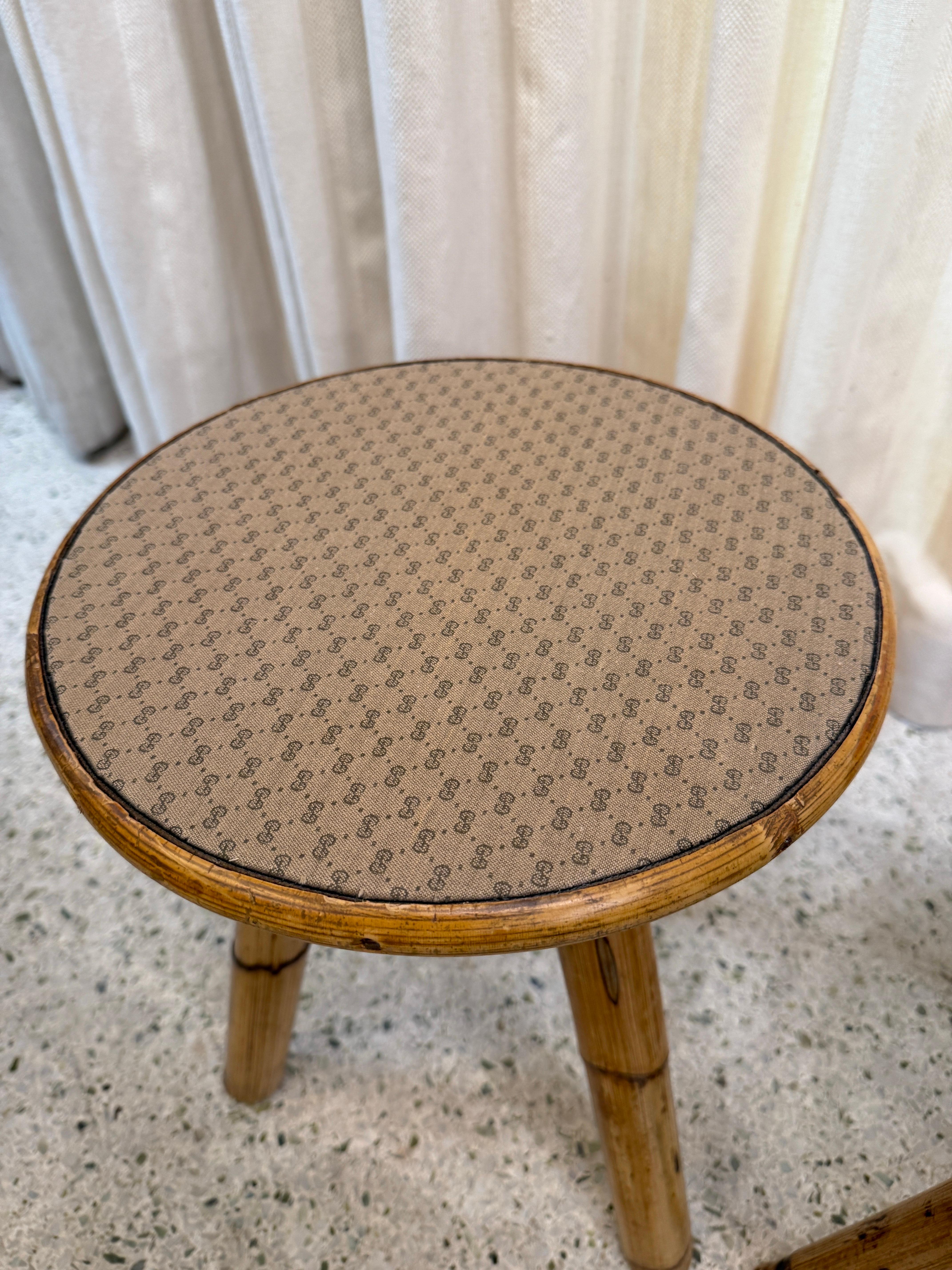 Set von drei (3) Vintage-Beistelltischen aus Bambus im französischen Riviera-Stil im Angebot 1