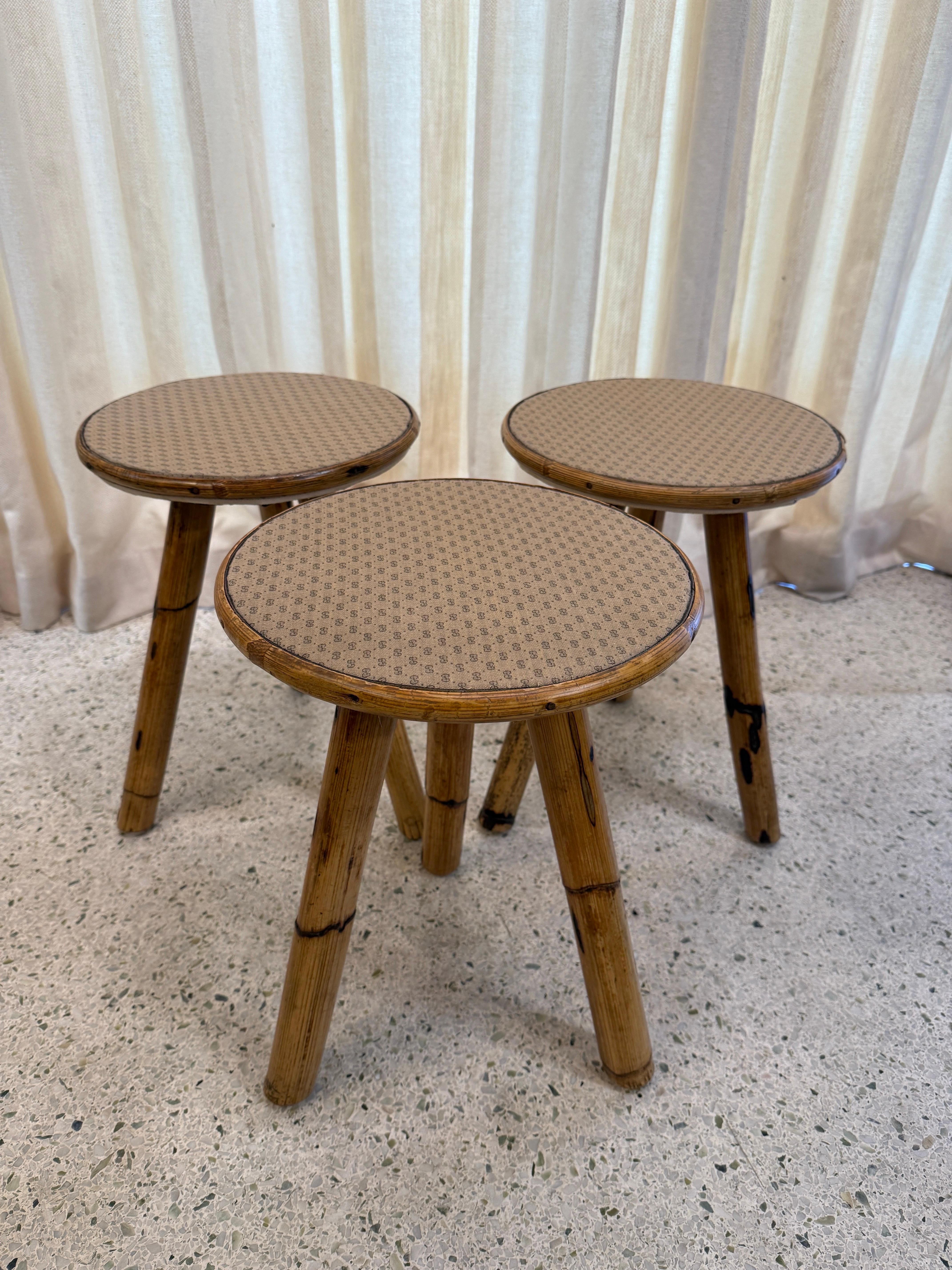 Set von drei (3) Vintage-Beistelltischen aus Bambus im französischen Riviera-Stil im Angebot 2