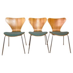 Set of Three 3107 Dining Chairs by Arne Jacobsen for Fritz Hansen, Denmark
