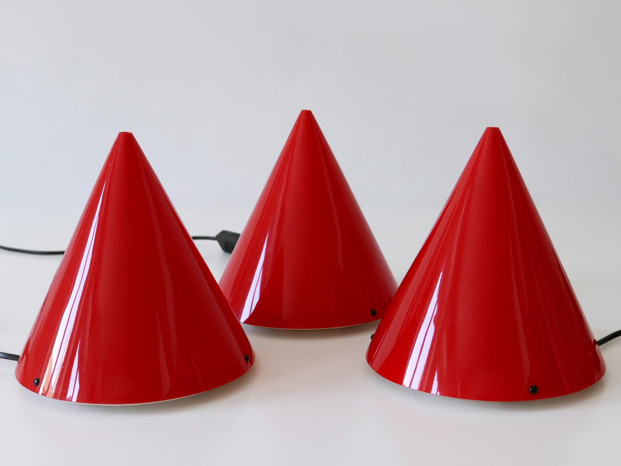 Moderne Ensemble de trois lampes ou appliques de table en acrylique en forme de cône de Verner Panton pour Poly Thema en vente