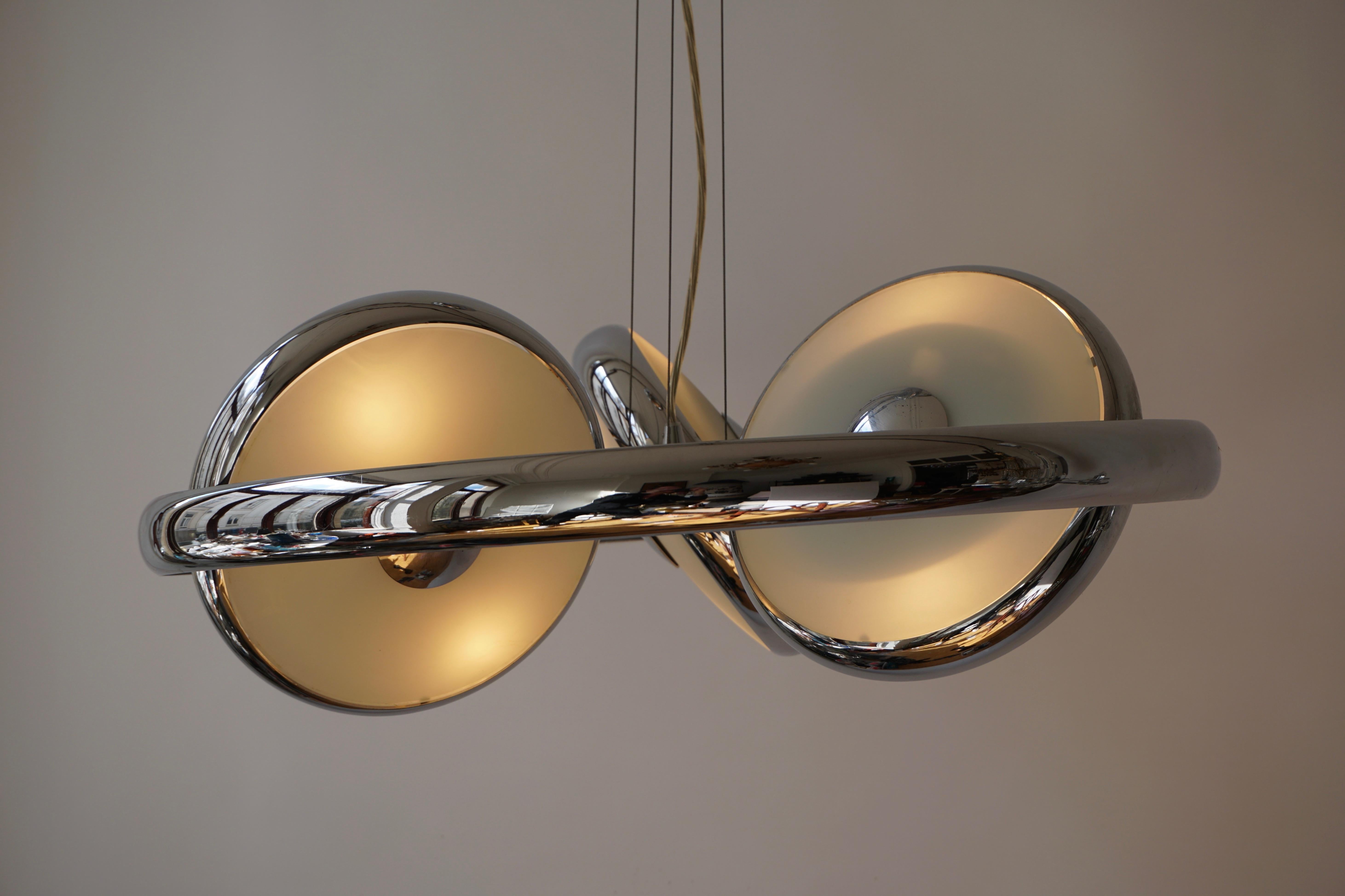 One off Three Adjustable Italian Glass and Chrome Ufo Chandeliers For Sale 4