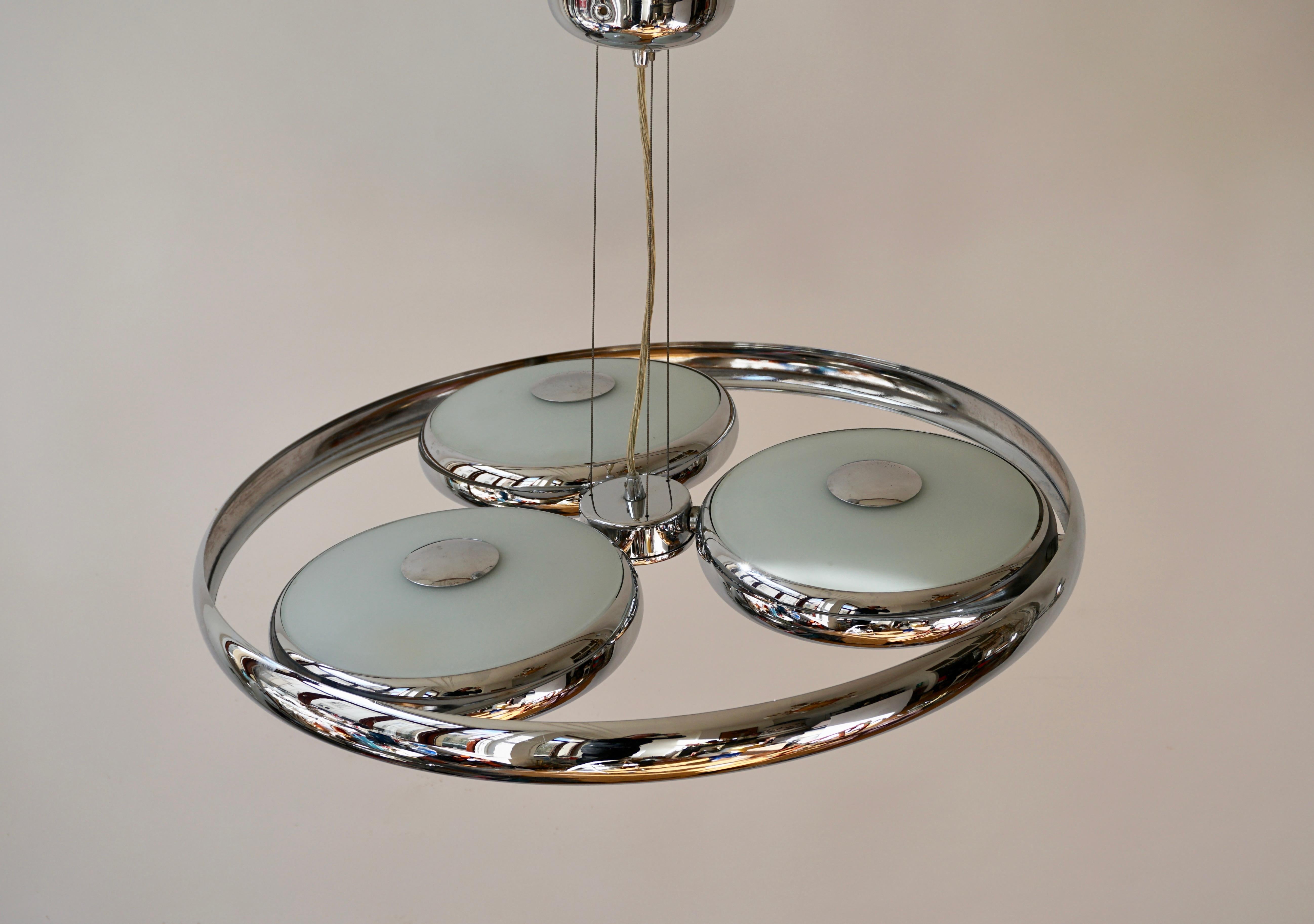 One off Three Adjustable Italian Glass and Chrome Ufo Chandeliers For Sale 7