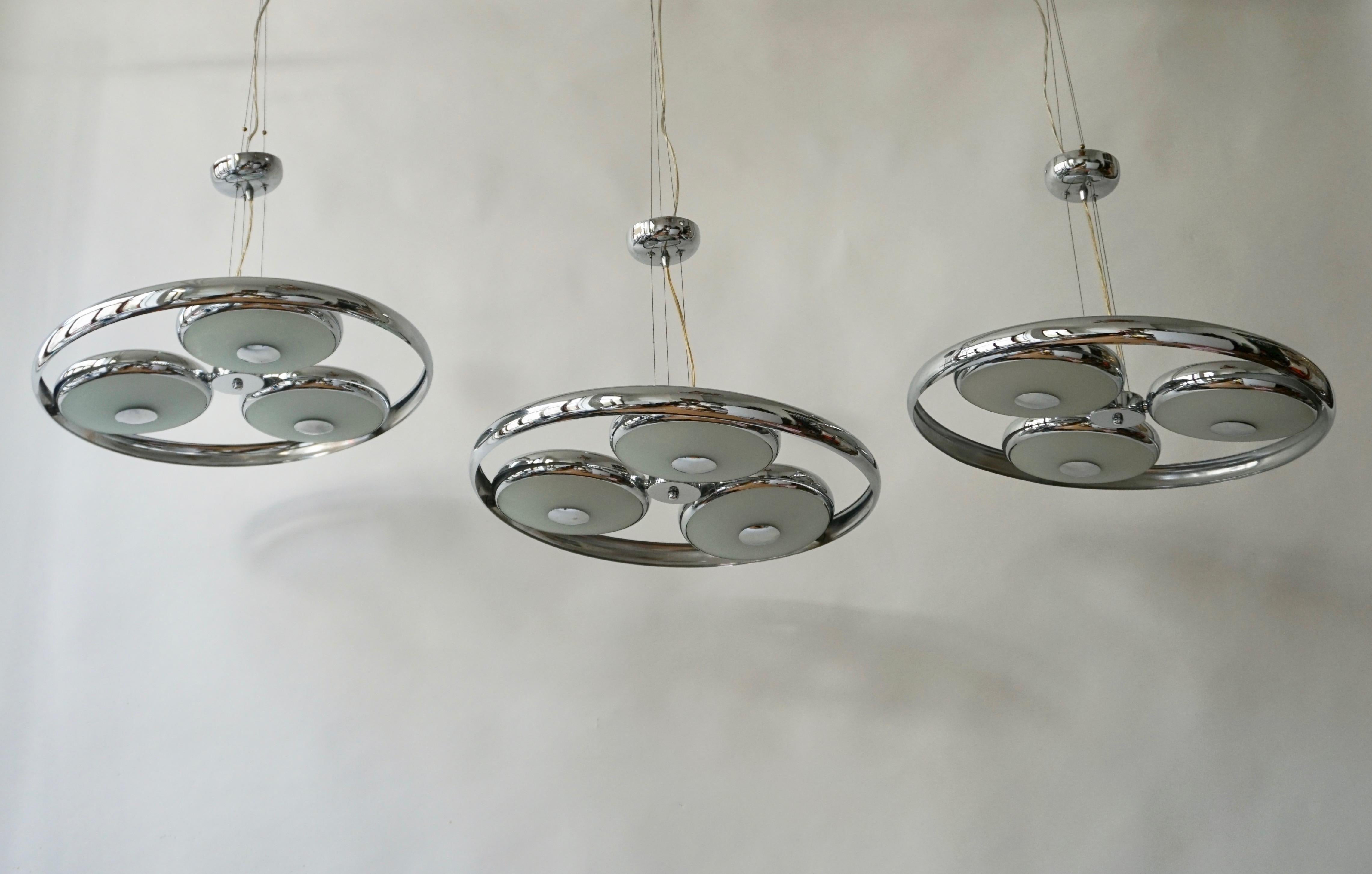 One off Three Adjustable Italian Glass and Chrome Ufo Chandeliers For Sale 10