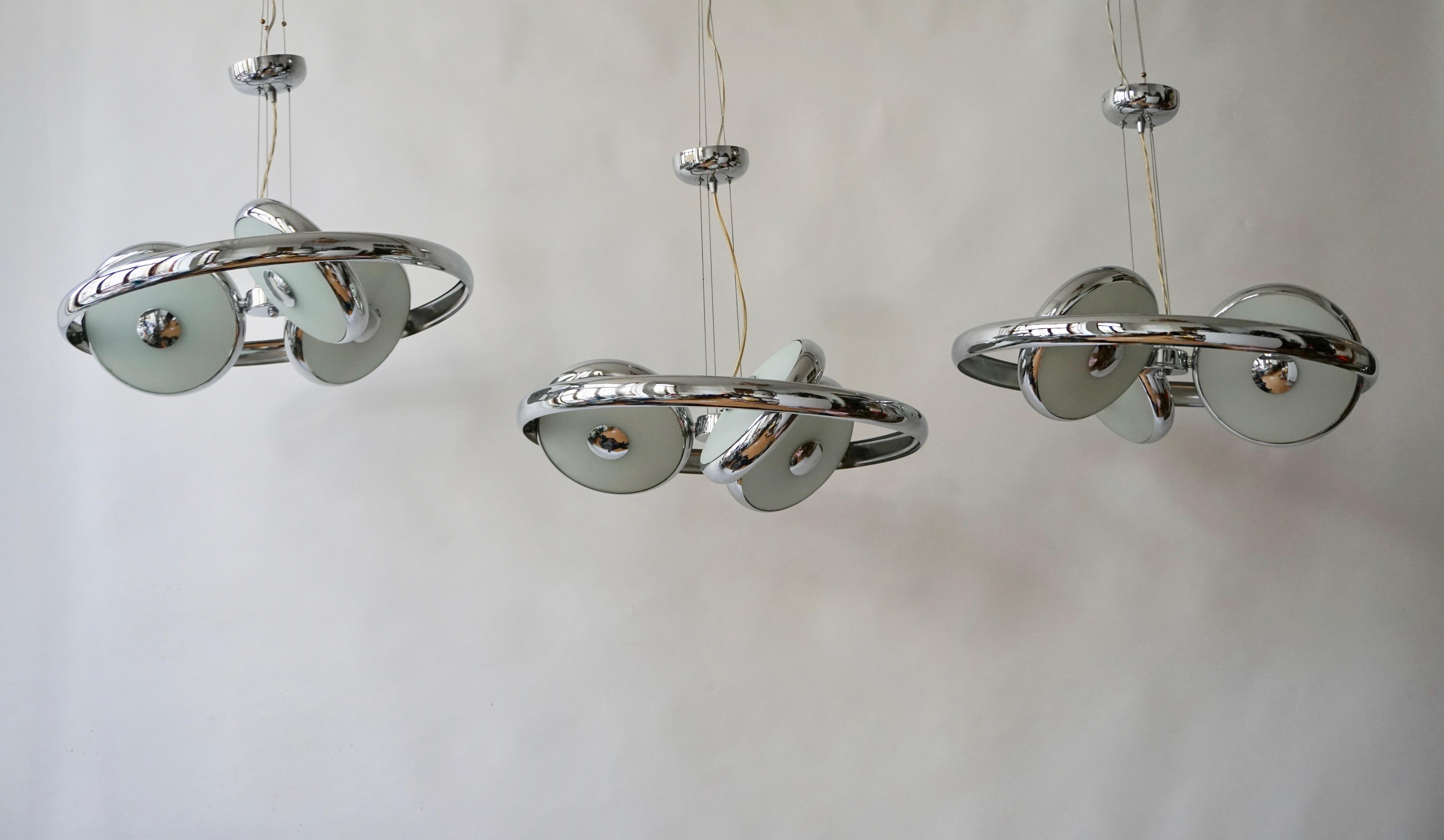 One off Three Adjustable Italian Glass and Chrome Ufo Chandeliers For Sale 11