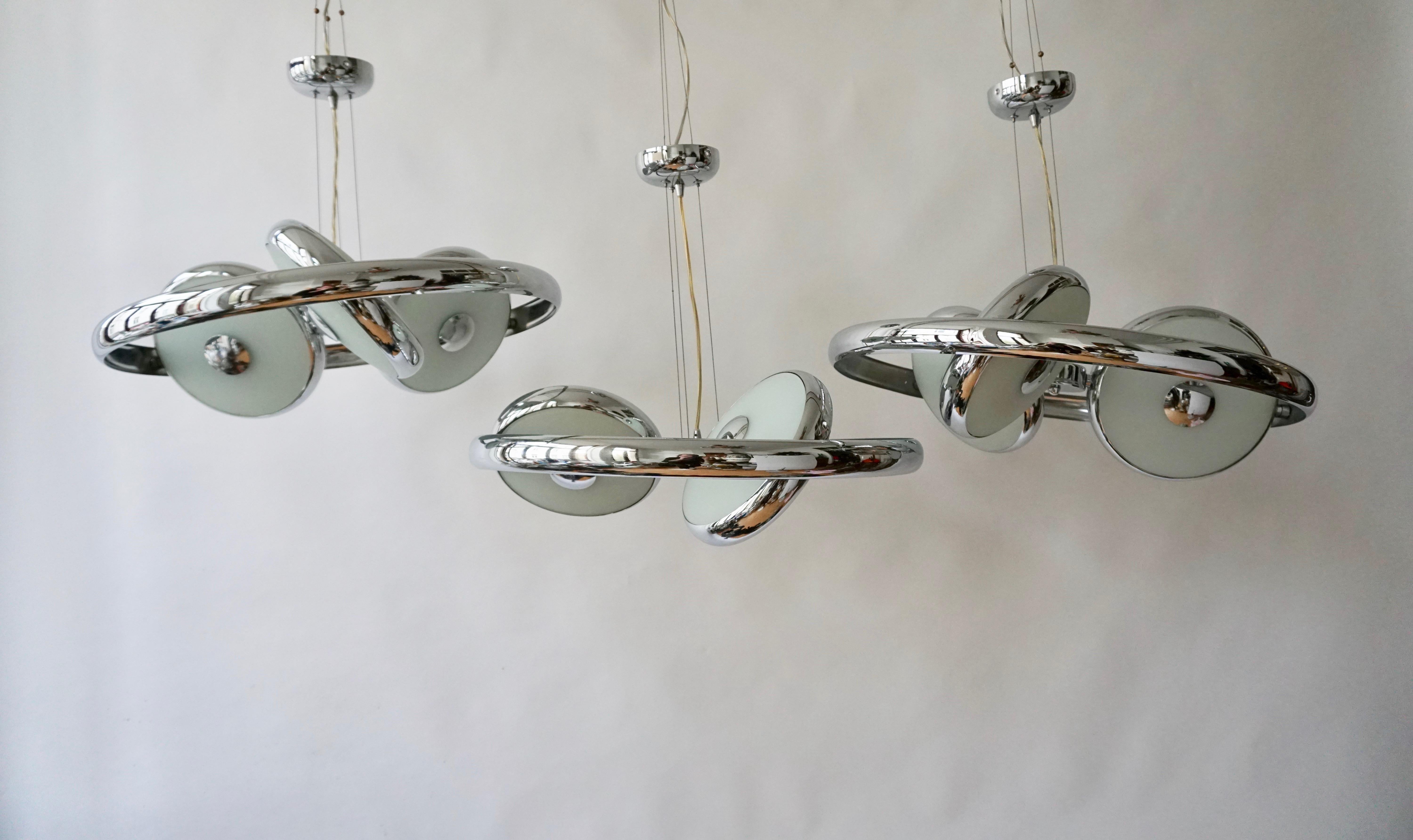 One off Three Adjustable Italian Glass and Chrome Ufo Chandeliers For Sale 13