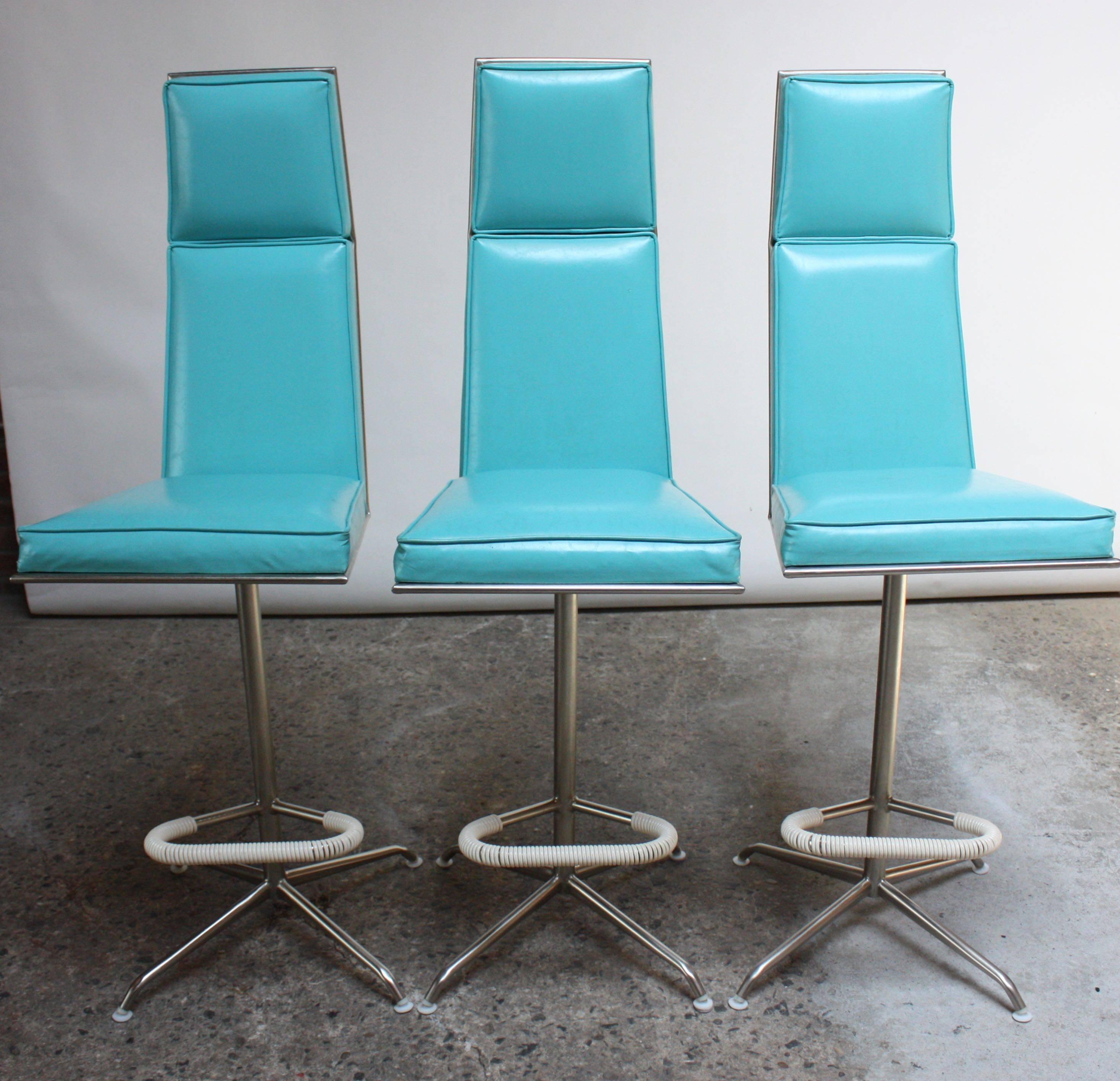 Mid-Century Modern Ensemble de trois tabourets de bar modernes américains à haut dossier de Jansko en vente