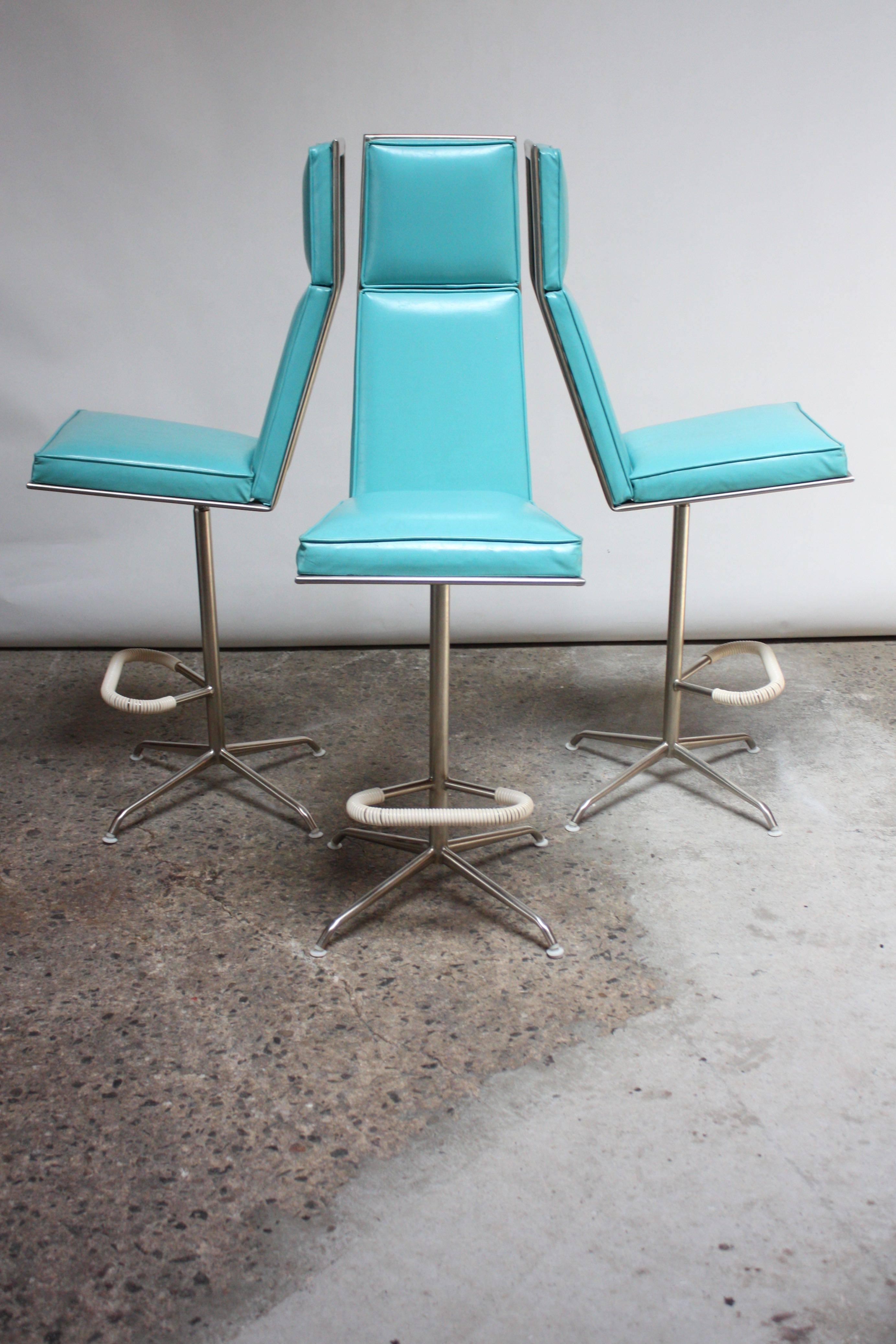 Juego de tres taburetes de bar American Modern High-Back by Jansko Cepillado en venta
