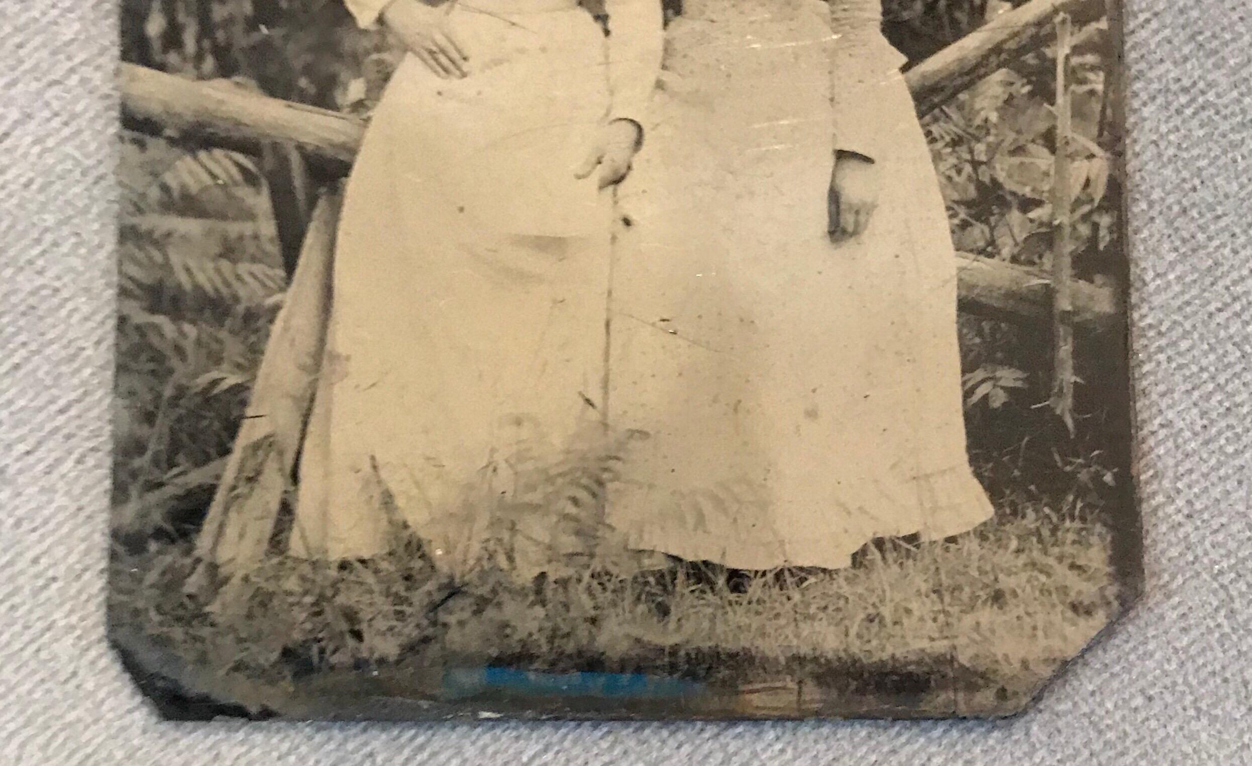 Ensemble de trois tintypes anciens de femmes en étain en vente 4