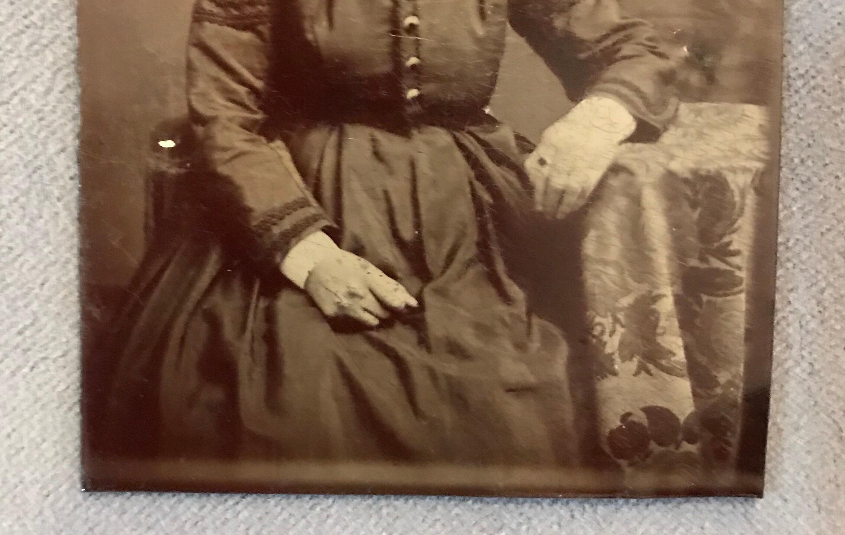 Milieu du XIXe siècle Ensemble de trois tintypes anciens de femmes en étain en vente