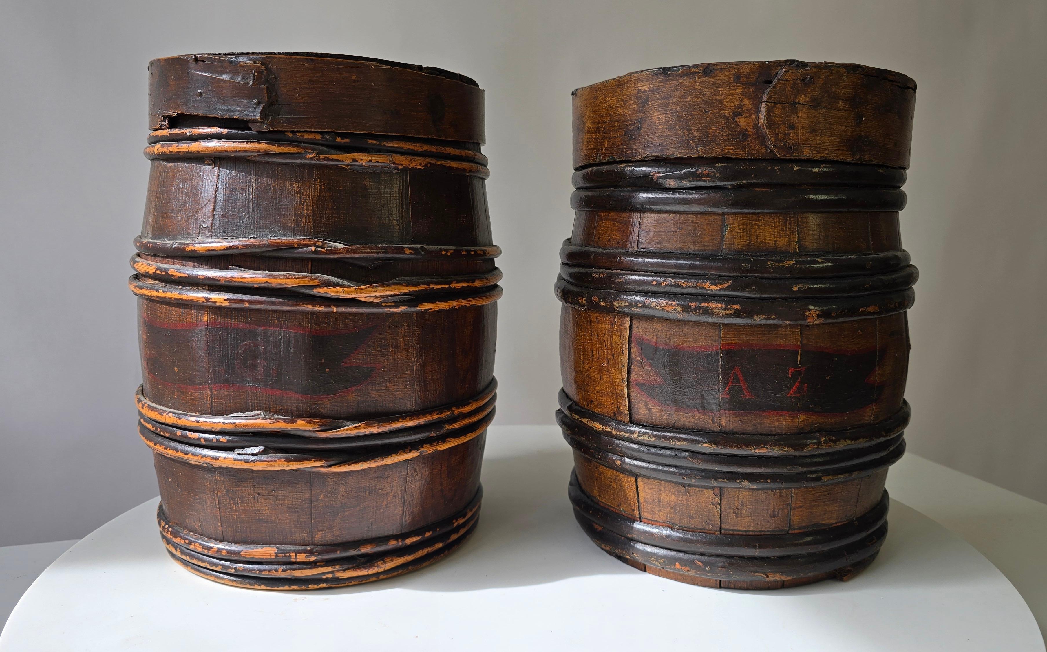 Ensemble de trois barils de harengs anciens, hollandais et flamands, avec inscriptions originales en vente 3
