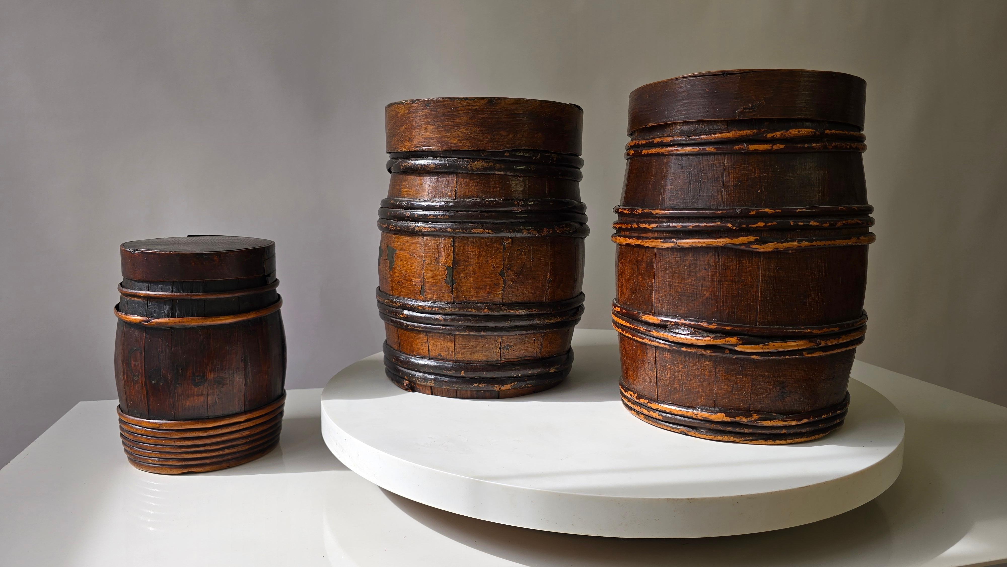 Ensemble de trois barils de harengs anciens, hollandais et flamands, avec inscriptions originales en vente 4