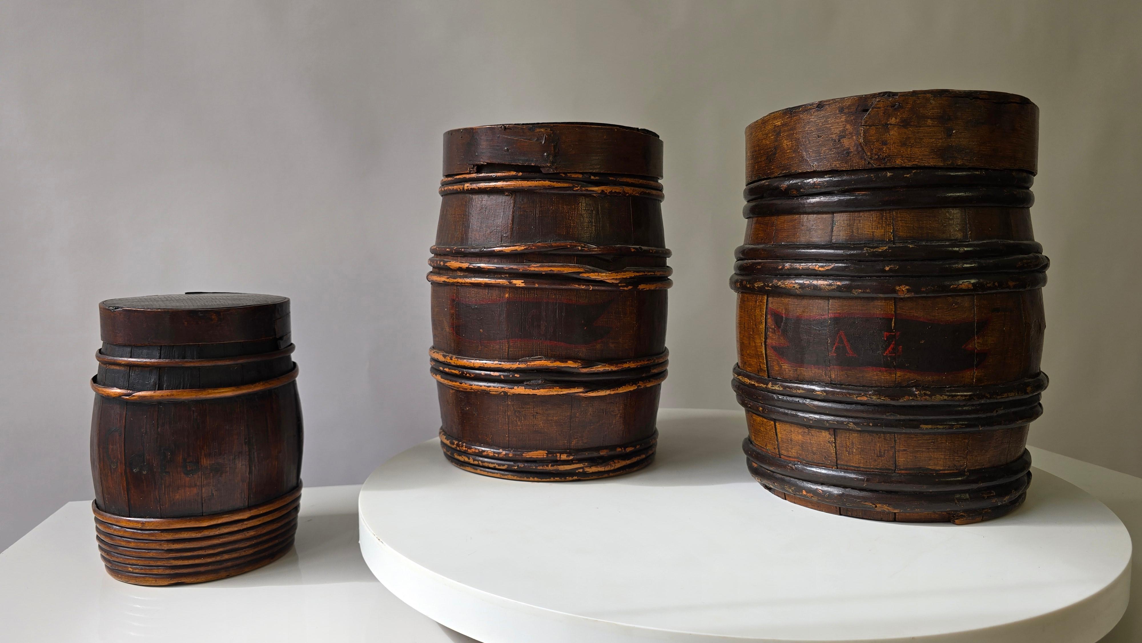 Ensemble de trois barils de harengs anciens, hollandais et flamands, avec inscriptions originales en vente 7