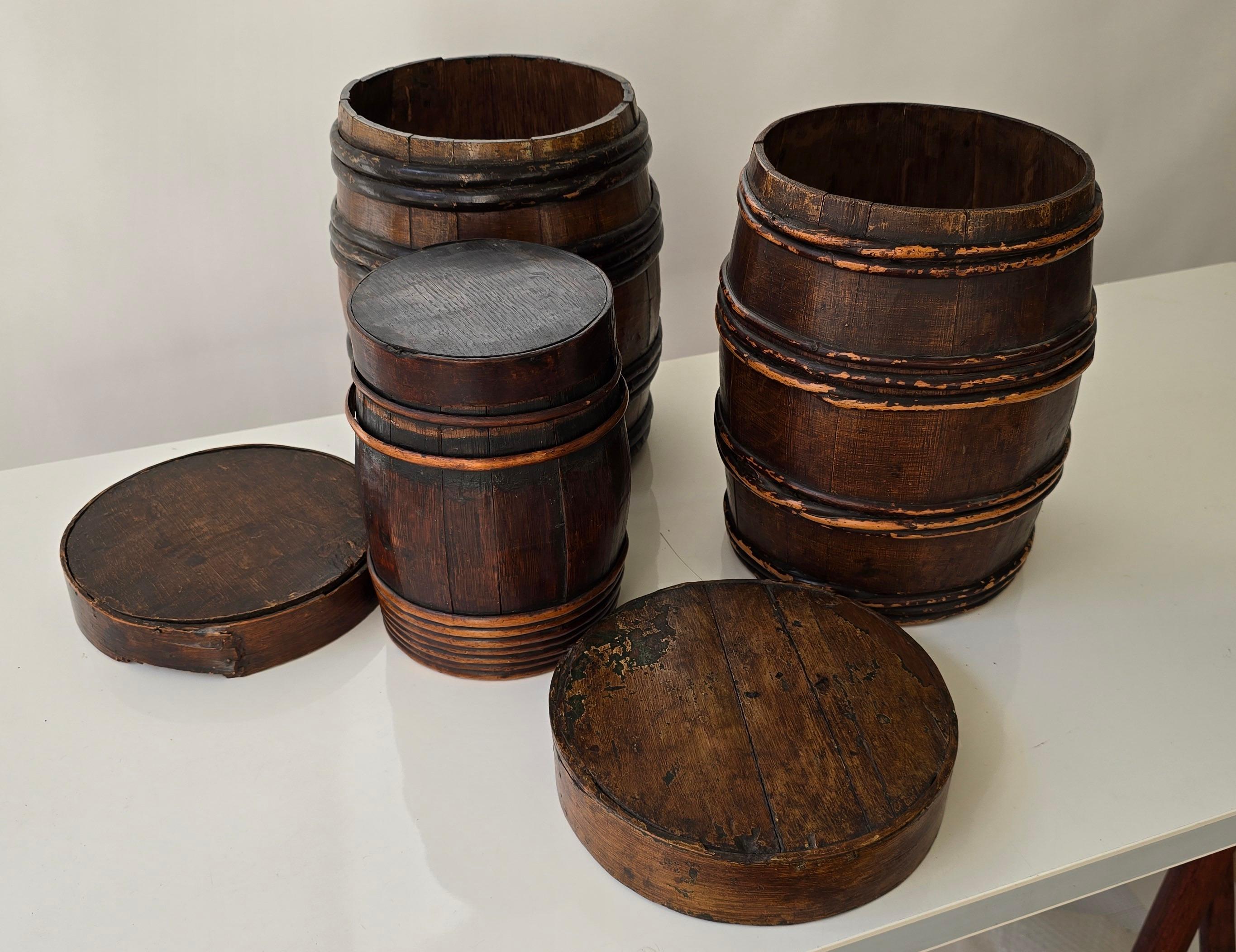 Néerlandais Ensemble de trois barils de harengs anciens, hollandais et flamands, avec inscriptions originales en vente