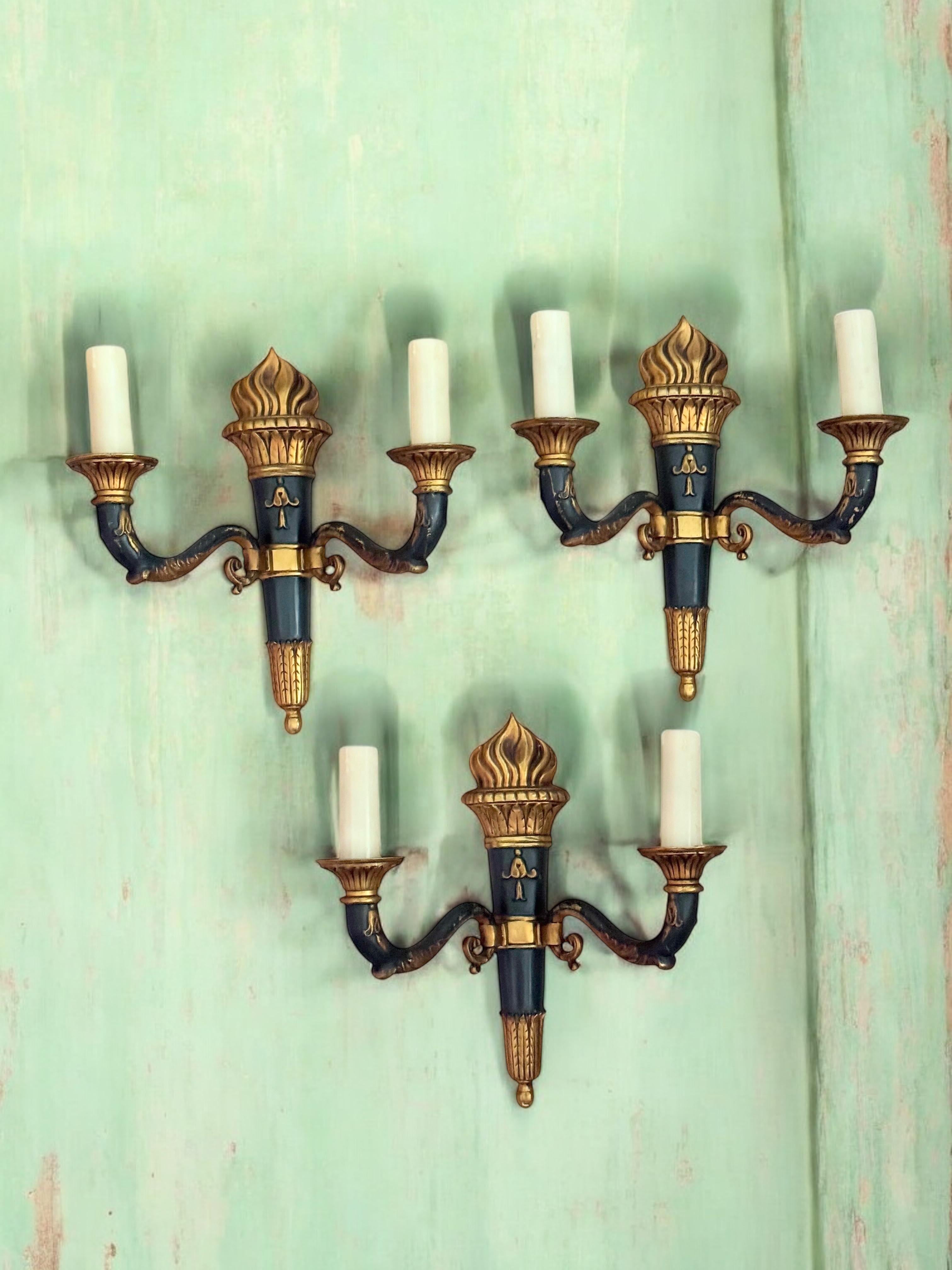 Juego de tres apliques de pared Antique French Empire 2 luces antorcha, Francia en venta 9