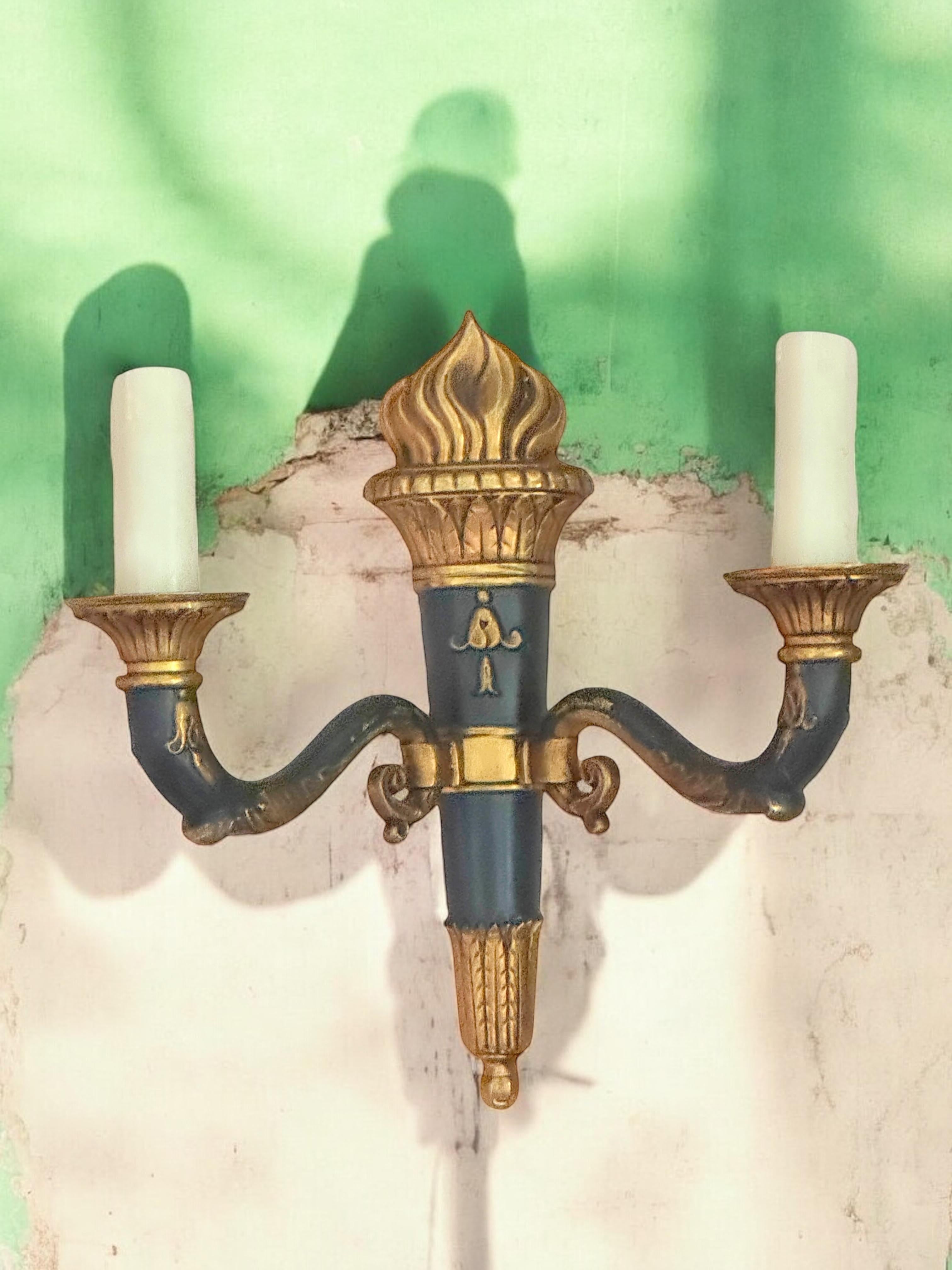 Juego de tres apliques de pared Antique French Empire 2 luces antorcha, Francia en venta 11